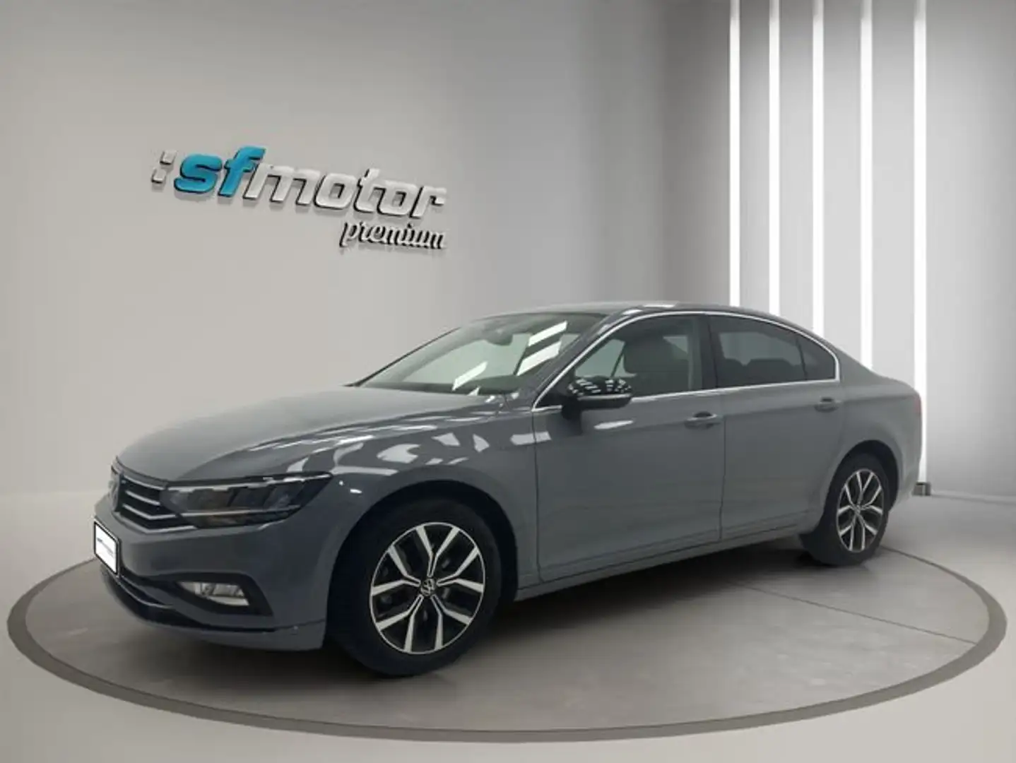 Volkswagen Passat 2.0TDI EVO Business 110kW Gris - 1