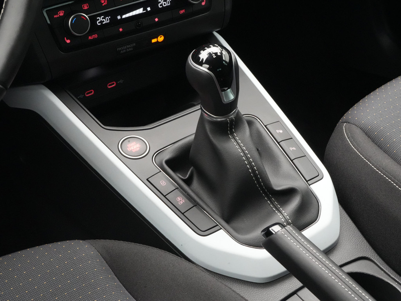 SEAT Arona Style KEYLESS PDC ACC NAVI KAM LED VIRT — photo 11