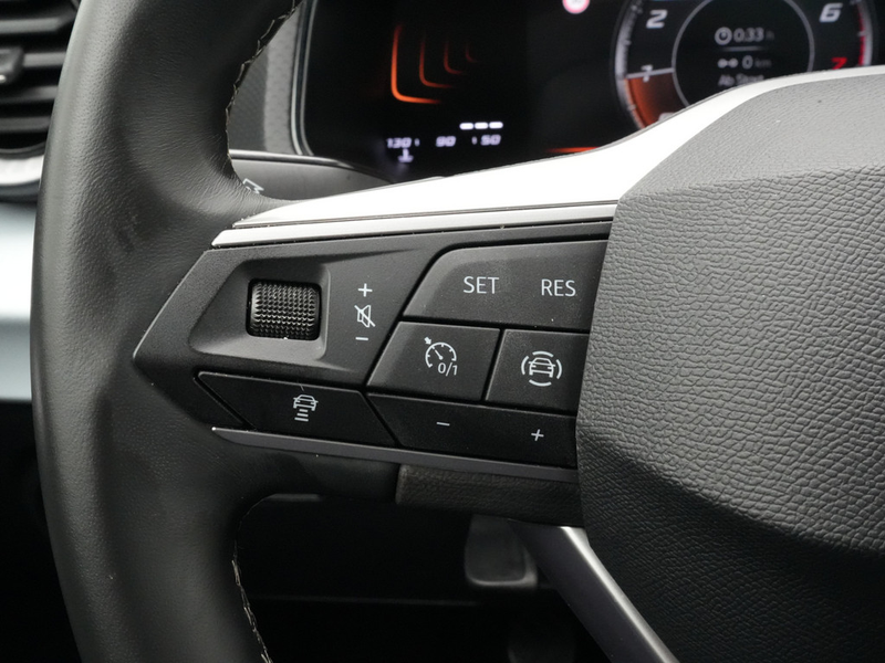SEAT Arona Style KEYLESS PDC ACC NAVI KAM LED VIRT — photo 7