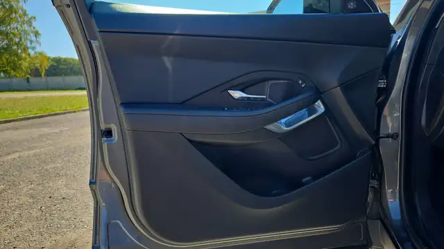 Jaguar E-Pace view 7