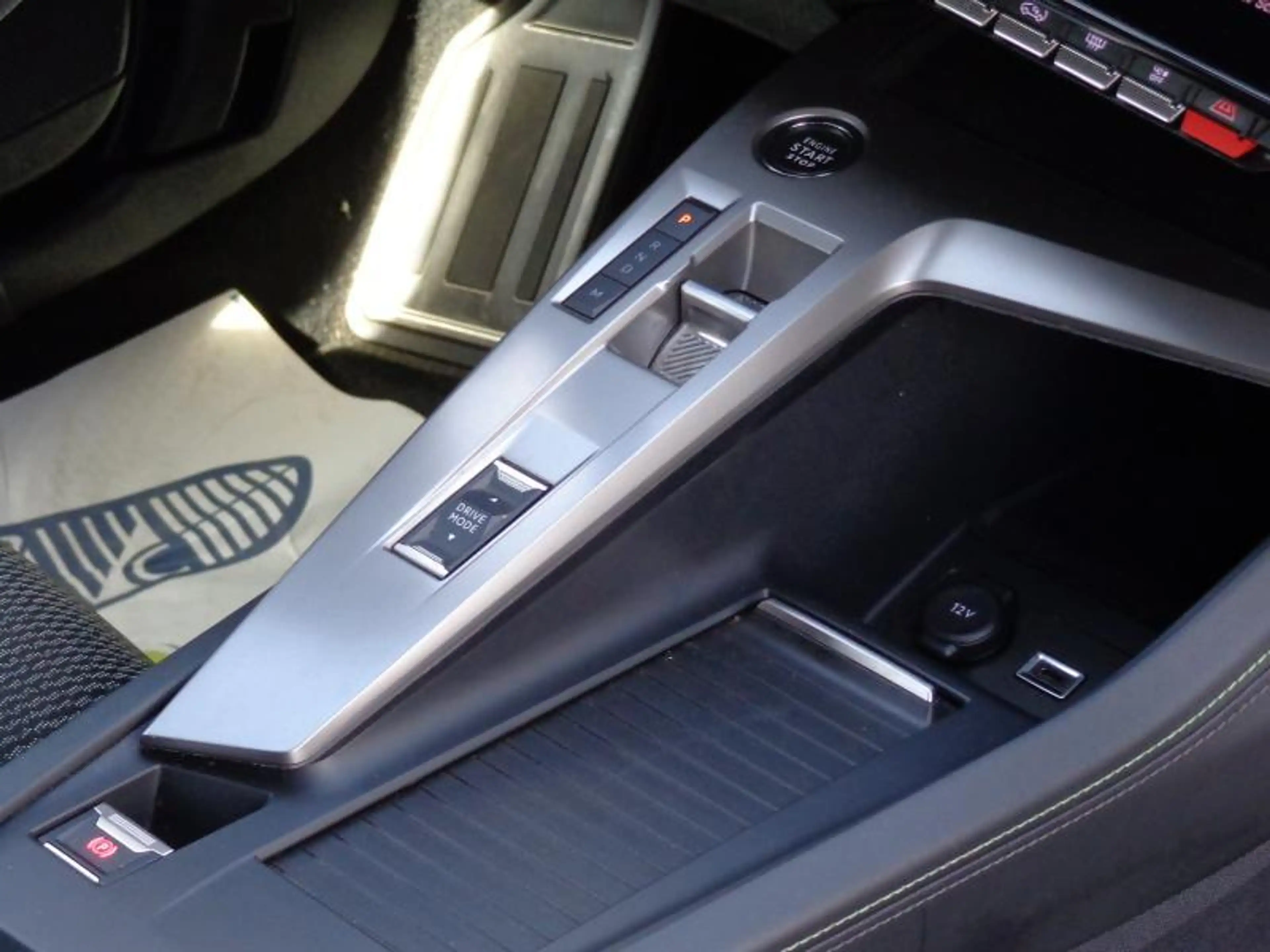 Peugeot 308 MHEV GT e-DCS6 - GPS - Caméra — photo 10