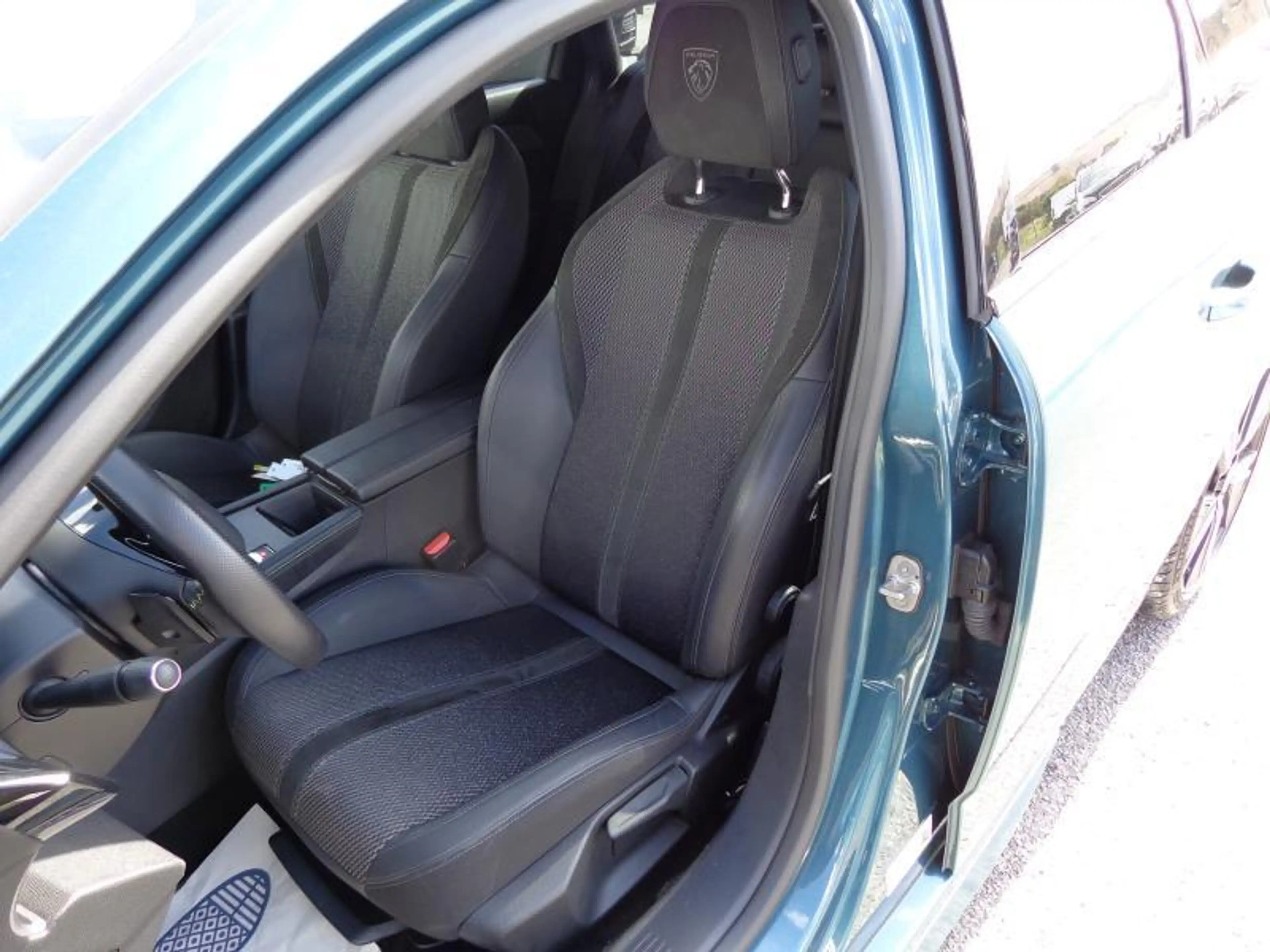 Peugeot 308 MHEV GT e-DCS6 - GPS - Caméra — photo 9