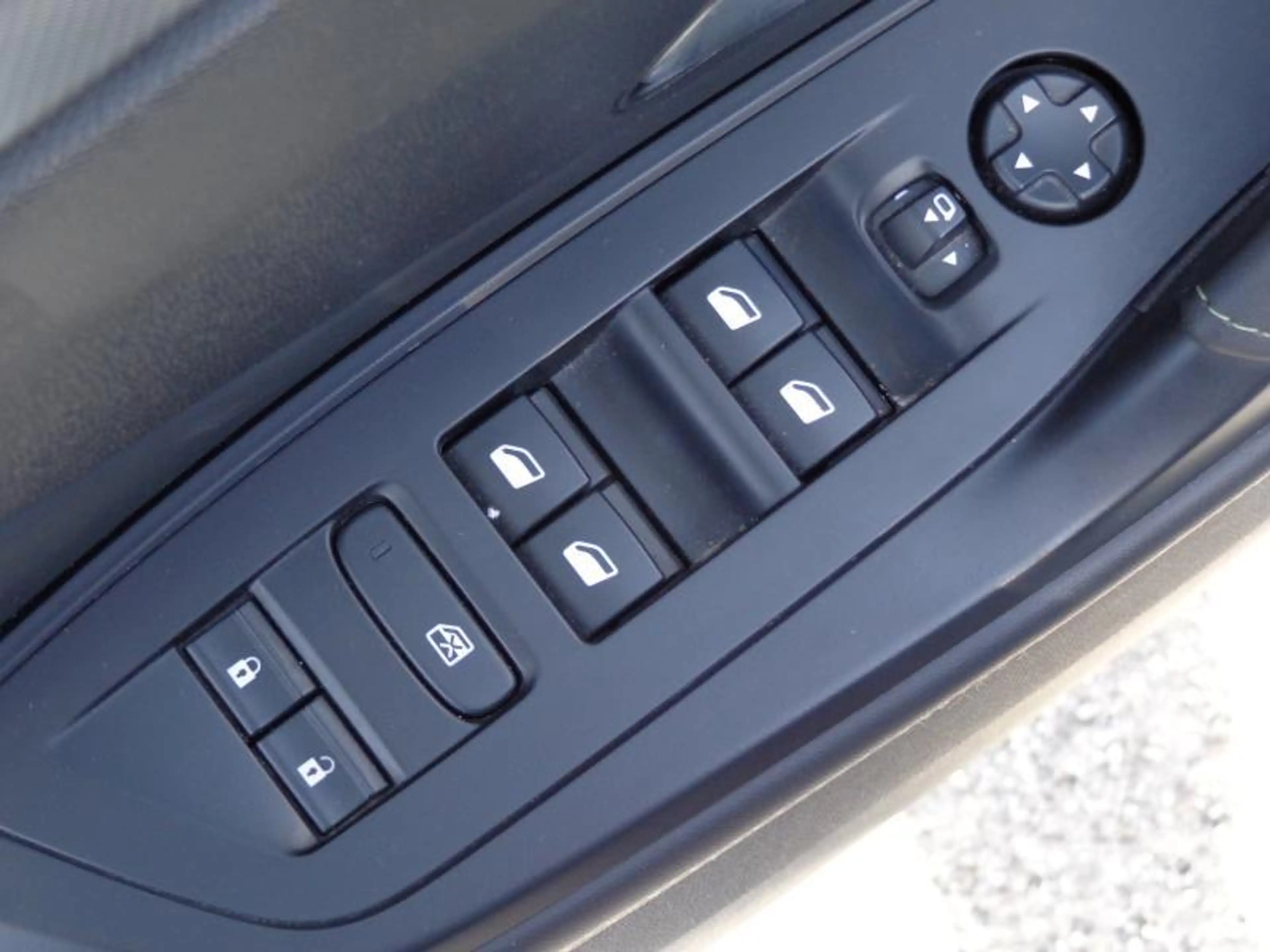Peugeot 308 MHEV GT e-DCS6 - GPS - Caméra — photo 12