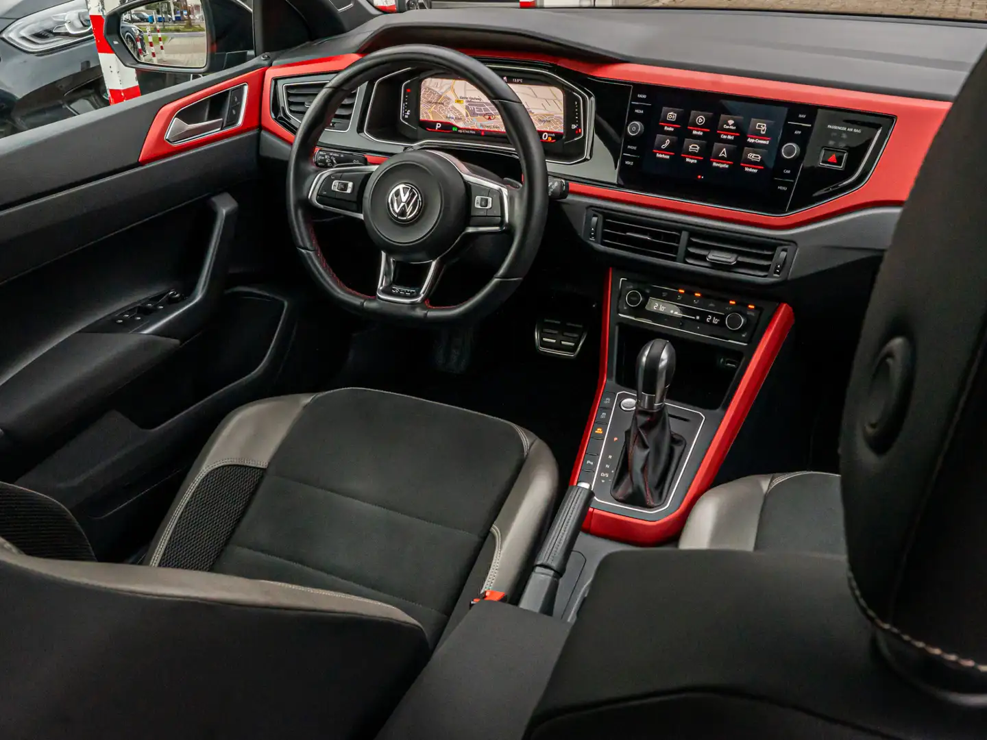 Volkswagen Polo GTI 2.0 TSI PANO VIRTUAL DASH STOELVERW 17 INCH CRUISE Zwart - 2