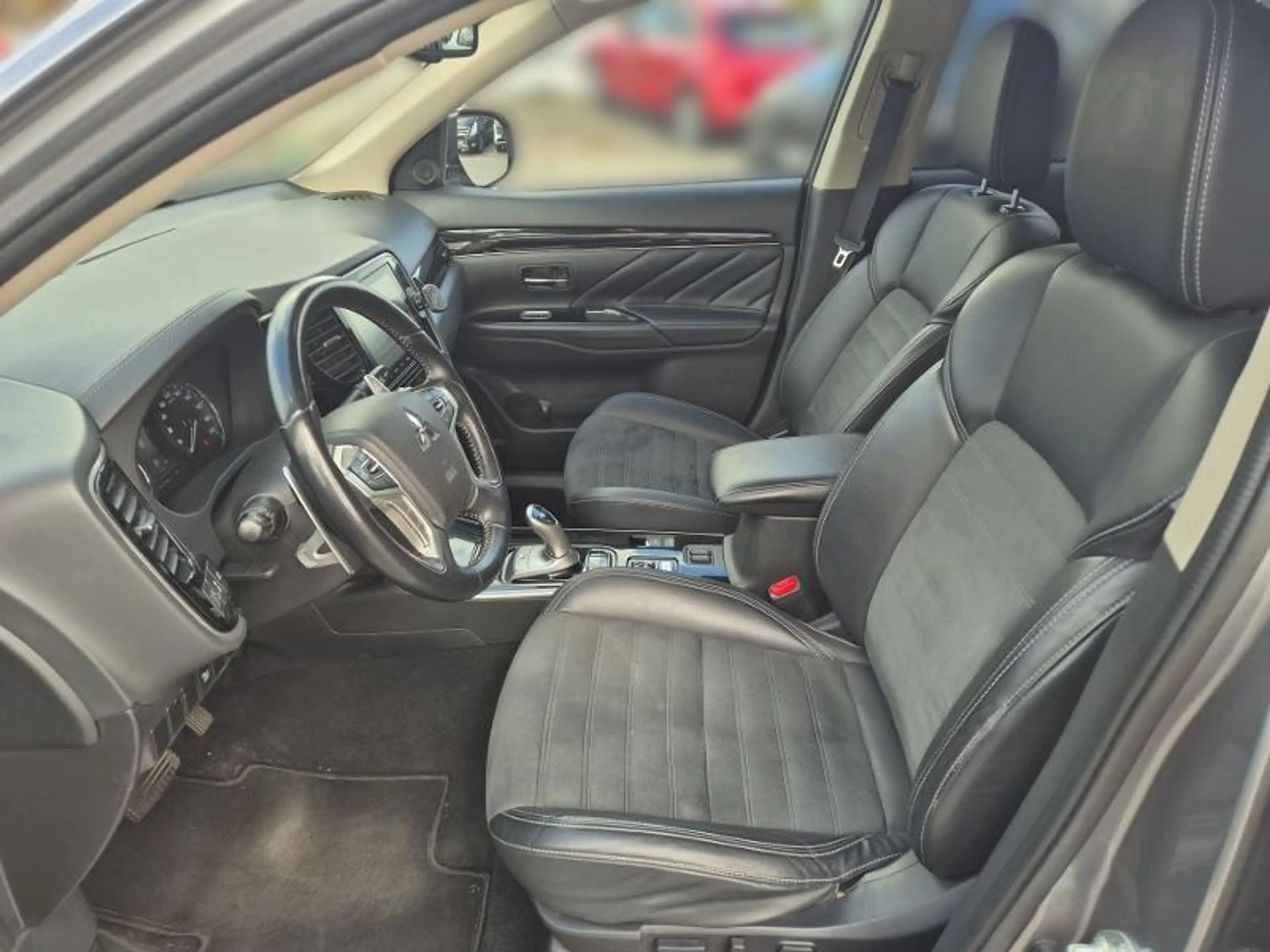 Mitsubishi Outlander PHEV BASIS Spirit 2.4 4WD Kamera AC — photo 6