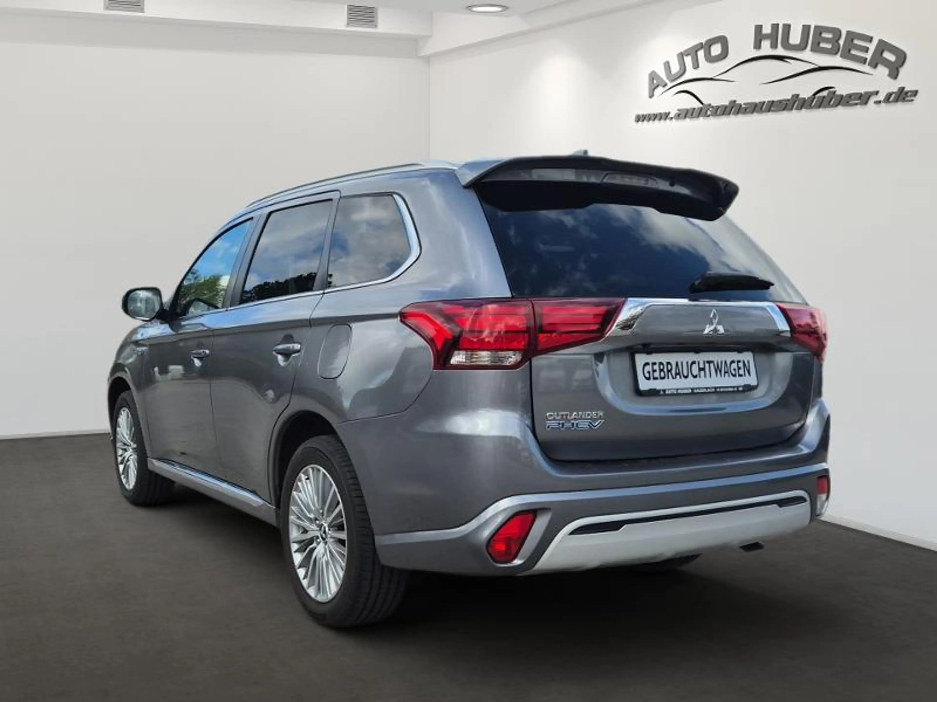 Mitsubishi Outlander PHEV BASIS Spirit 2.4 4WD Kamera AC — photo 4