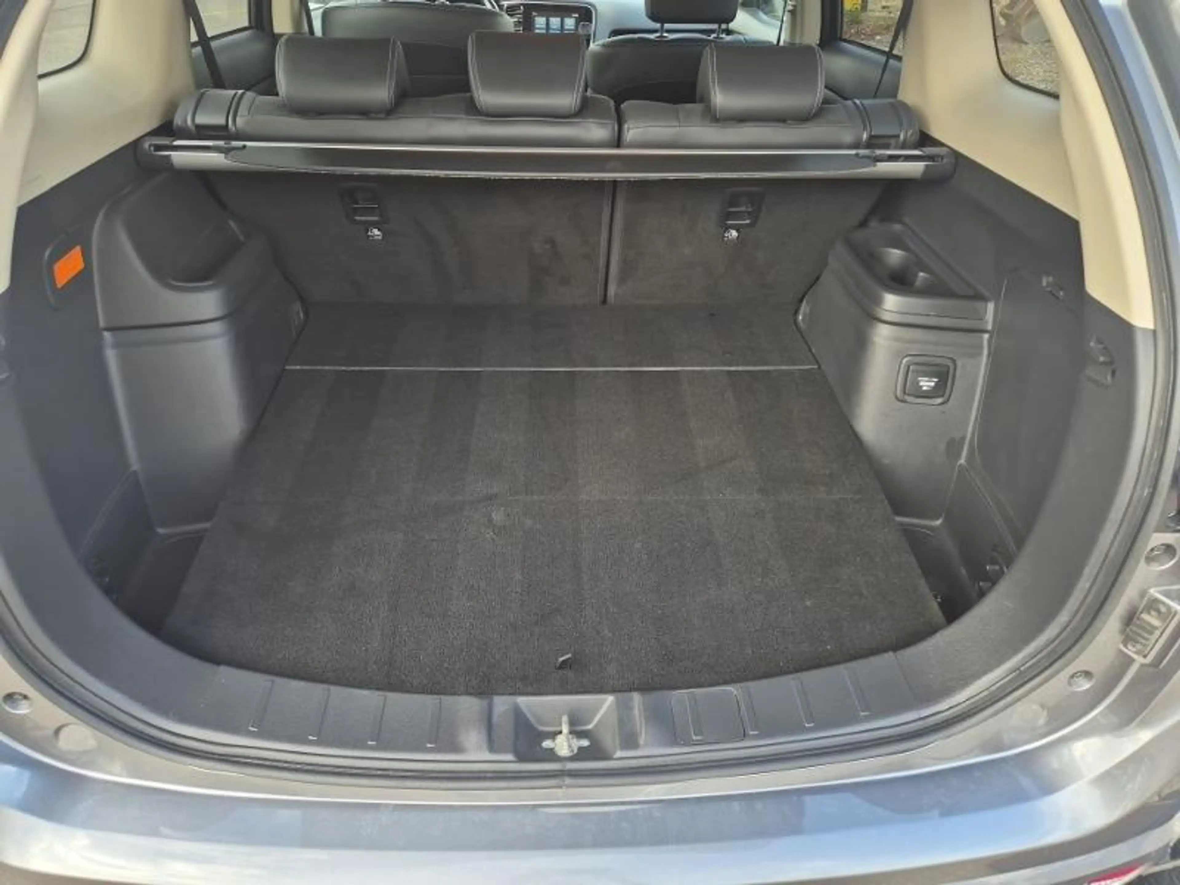 Mitsubishi Outlander PHEV BASIS Spirit 2.4 4WD Kamera AC — photo 11