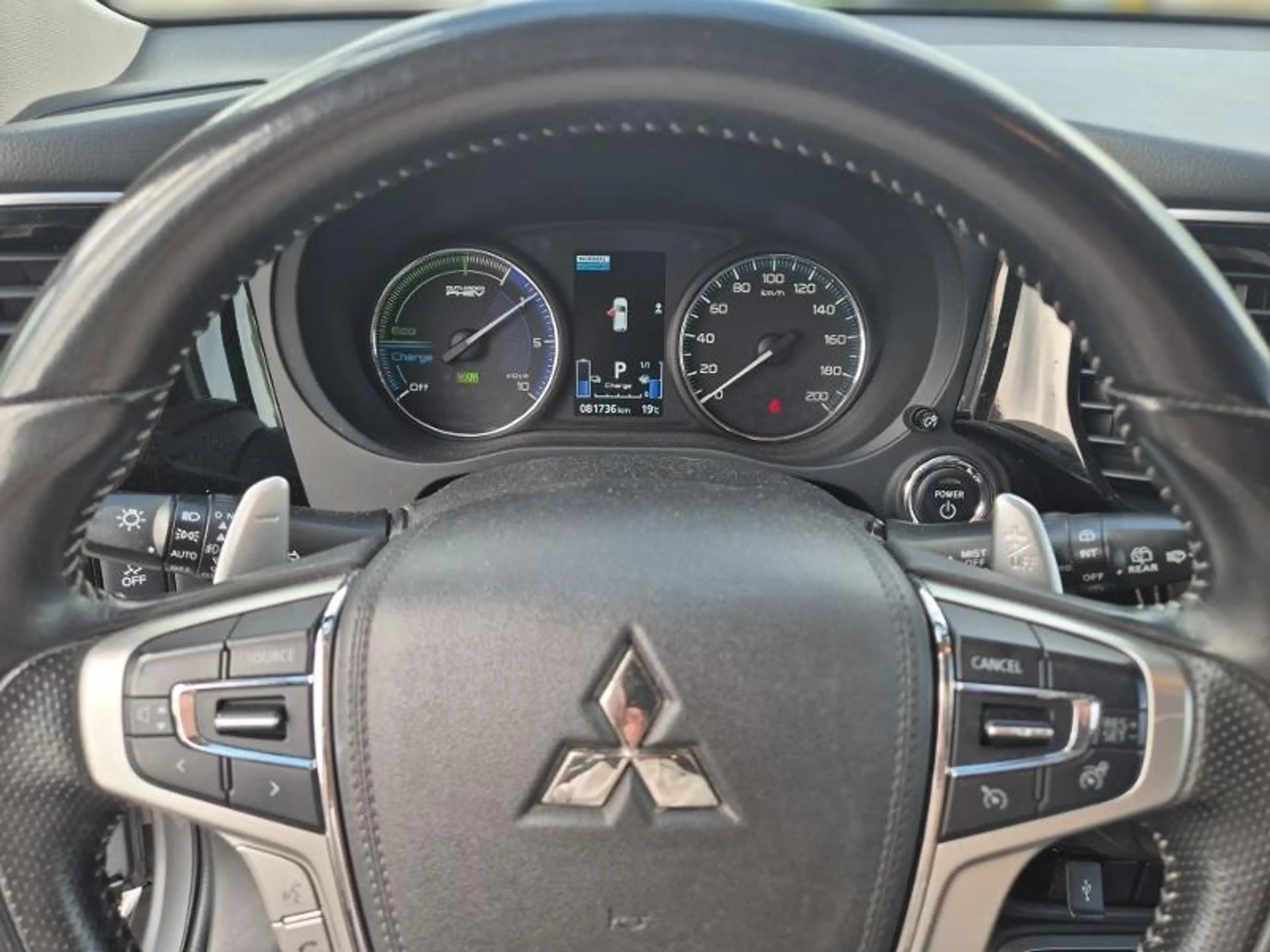 Mitsubishi Outlander PHEV BASIS Spirit 2.4 4WD Kamera AC — photo 7