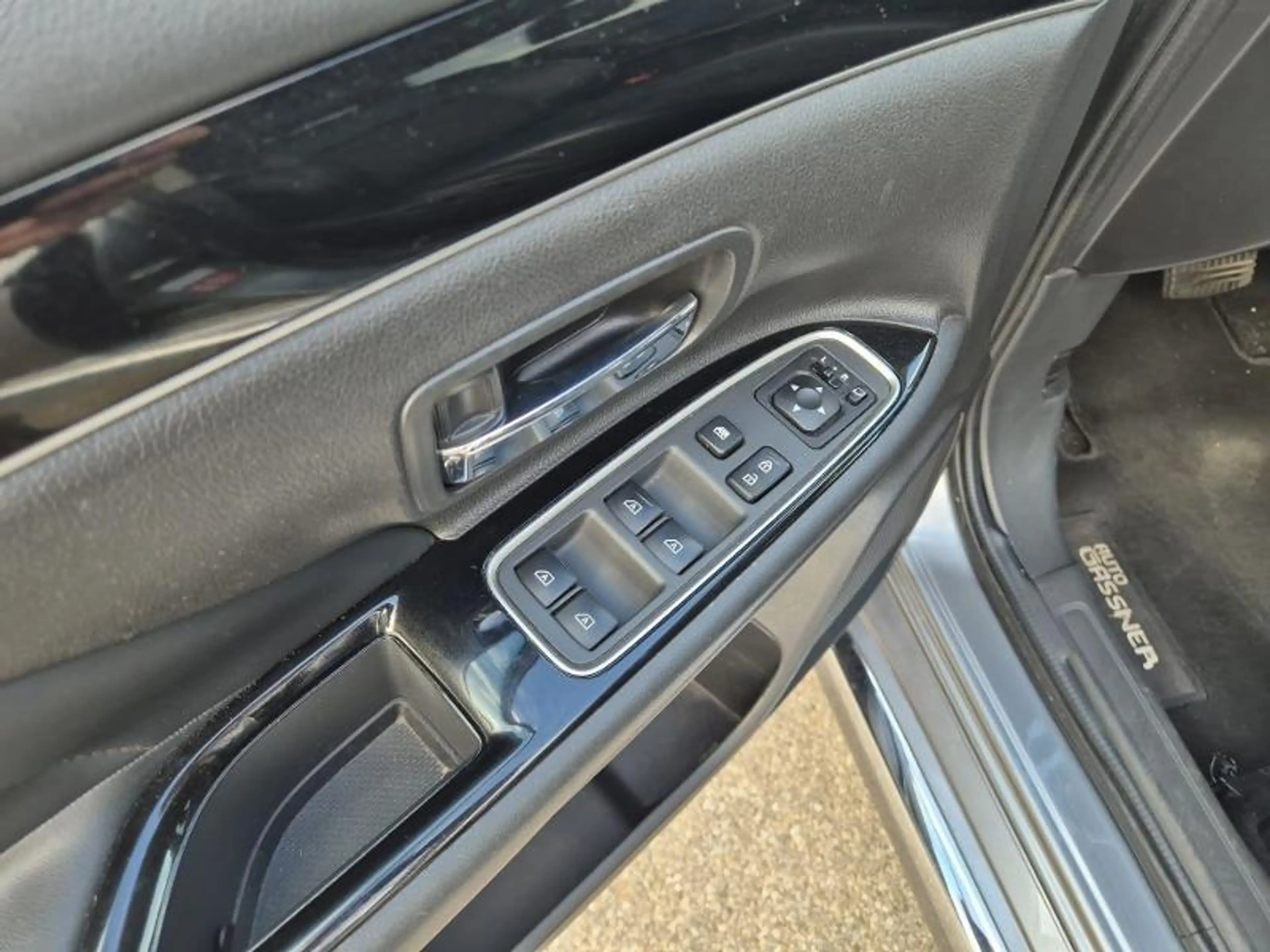 Mitsubishi Outlander PHEV BASIS Spirit 2.4 4WD Kamera AC — photo 12