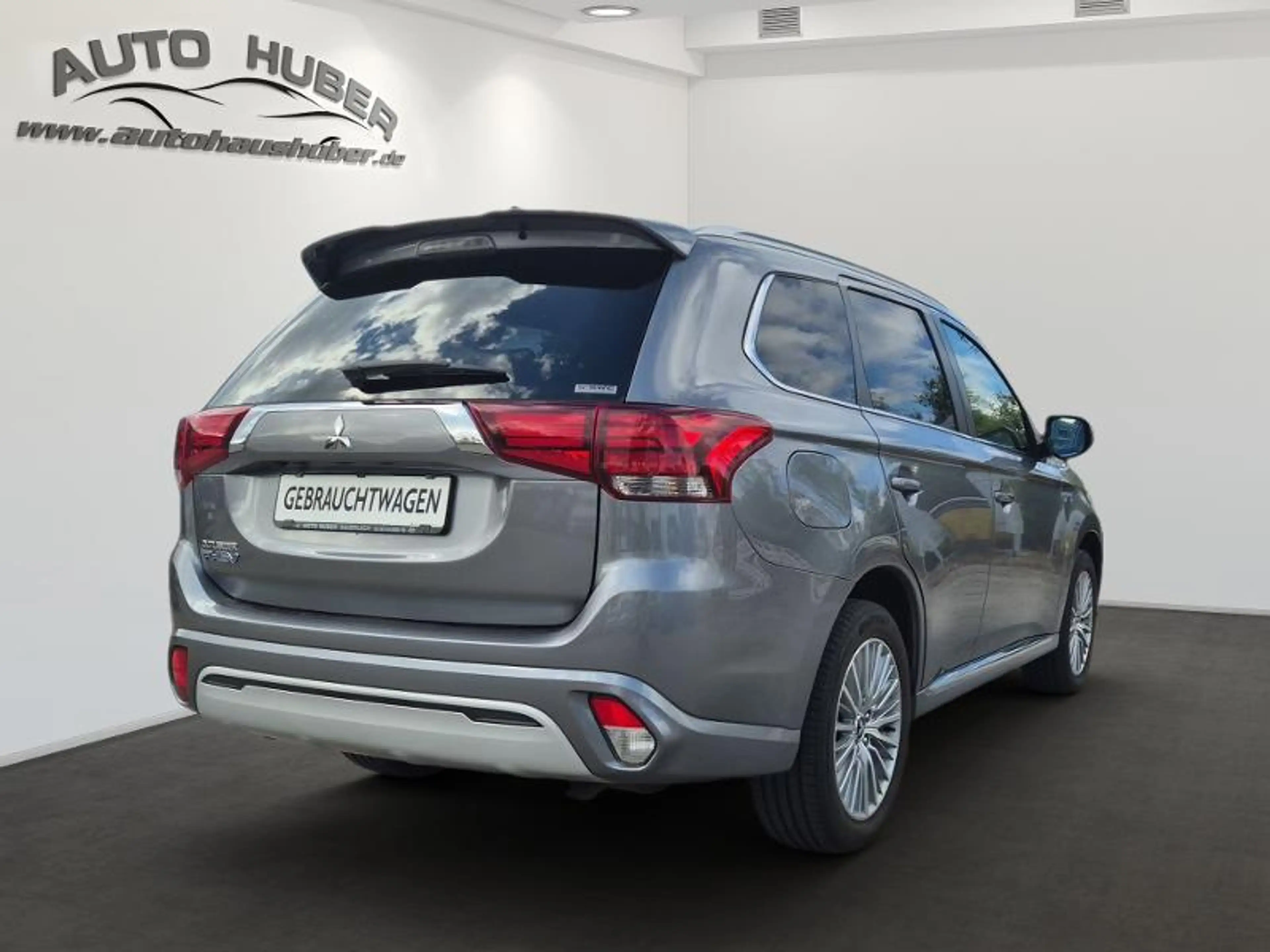 Mitsubishi Outlander PHEV BASIS Spirit 2.4 4WD Kamera AC — photo 3