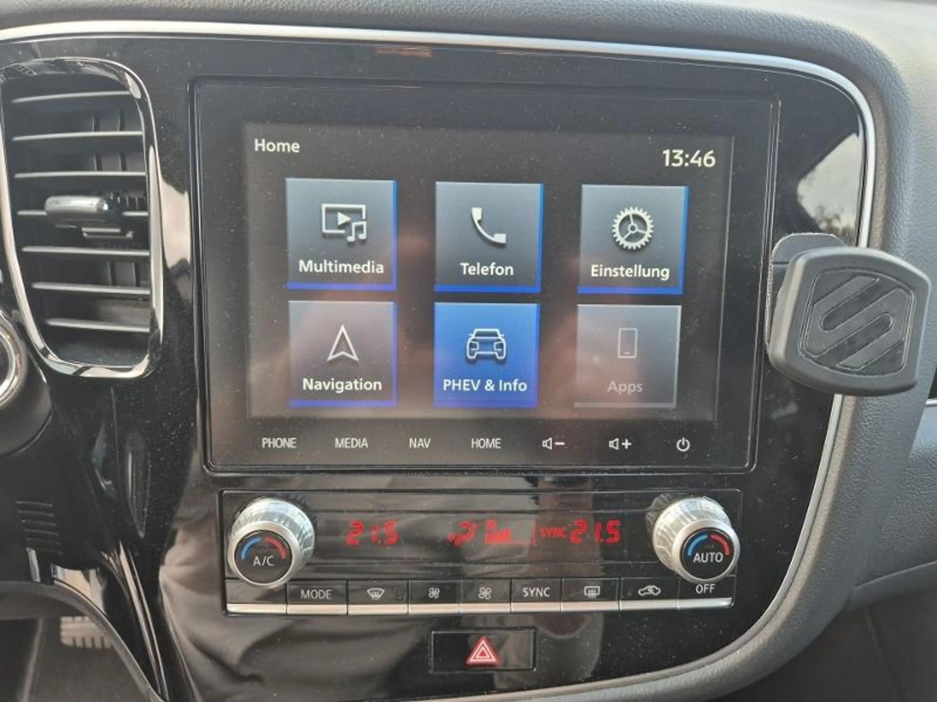 Mitsubishi Outlander PHEV BASIS Spirit 2.4 4WD Kamera AC — photo 8