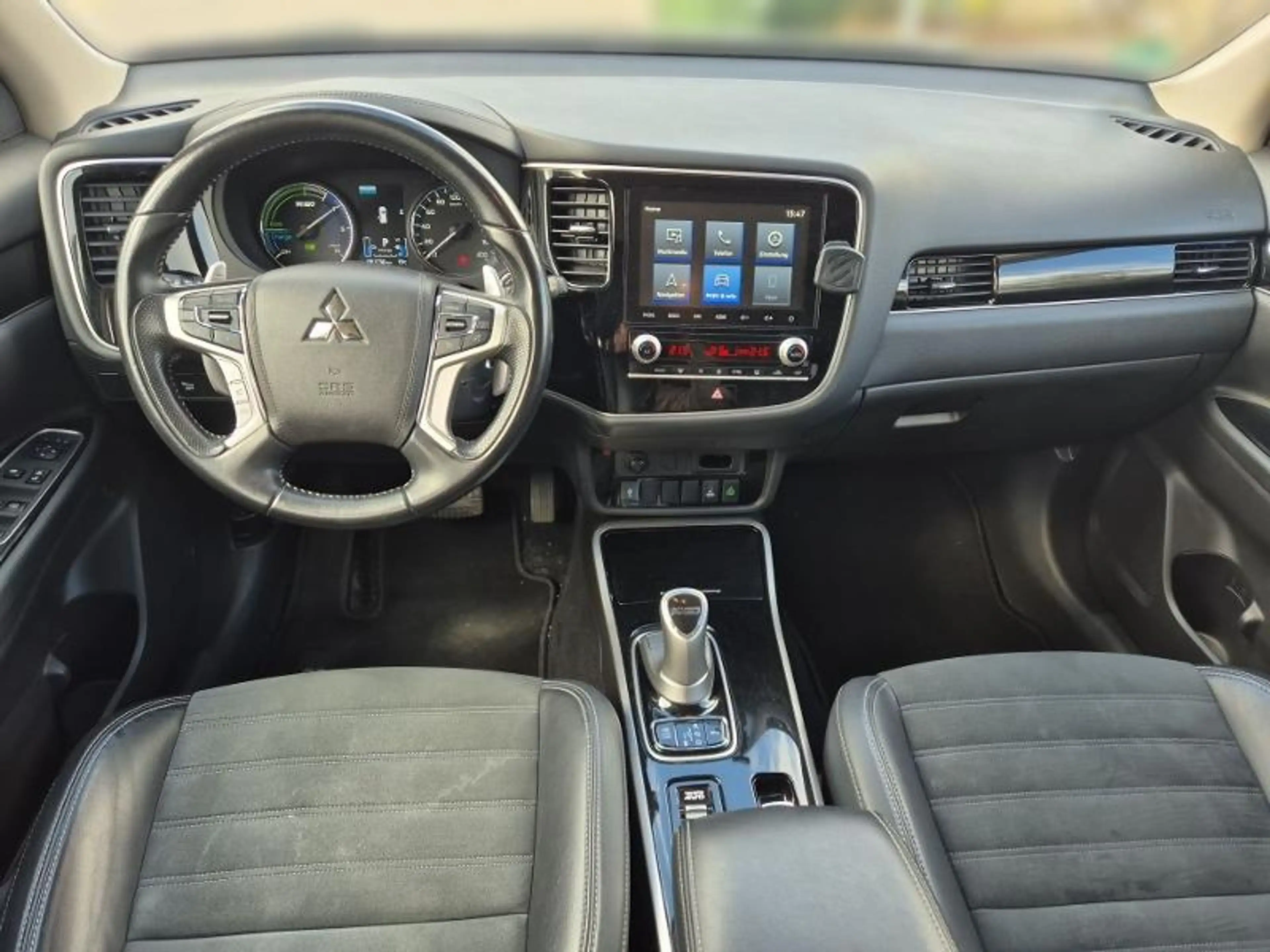 Mitsubishi Outlander PHEV BASIS Spirit 2.4 4WD Kamera AC — photo 9
