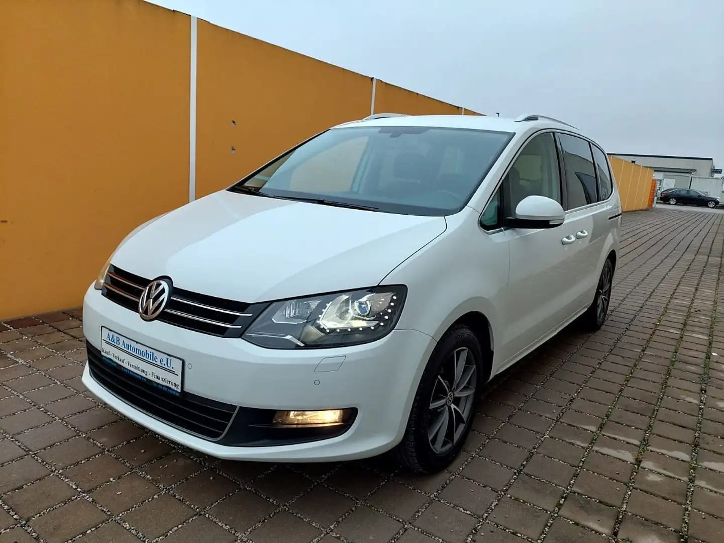 Volkswagen Sharan Karat BMT 2,0 TDI Erster Besitz Weiß - 2