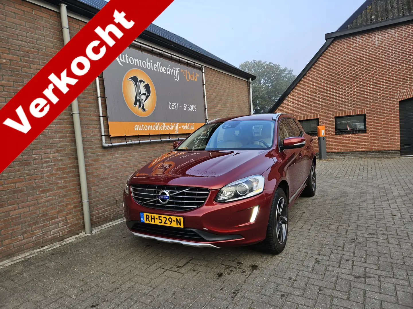 Volvo XC60 2.4 D5 Summum Rood - 1