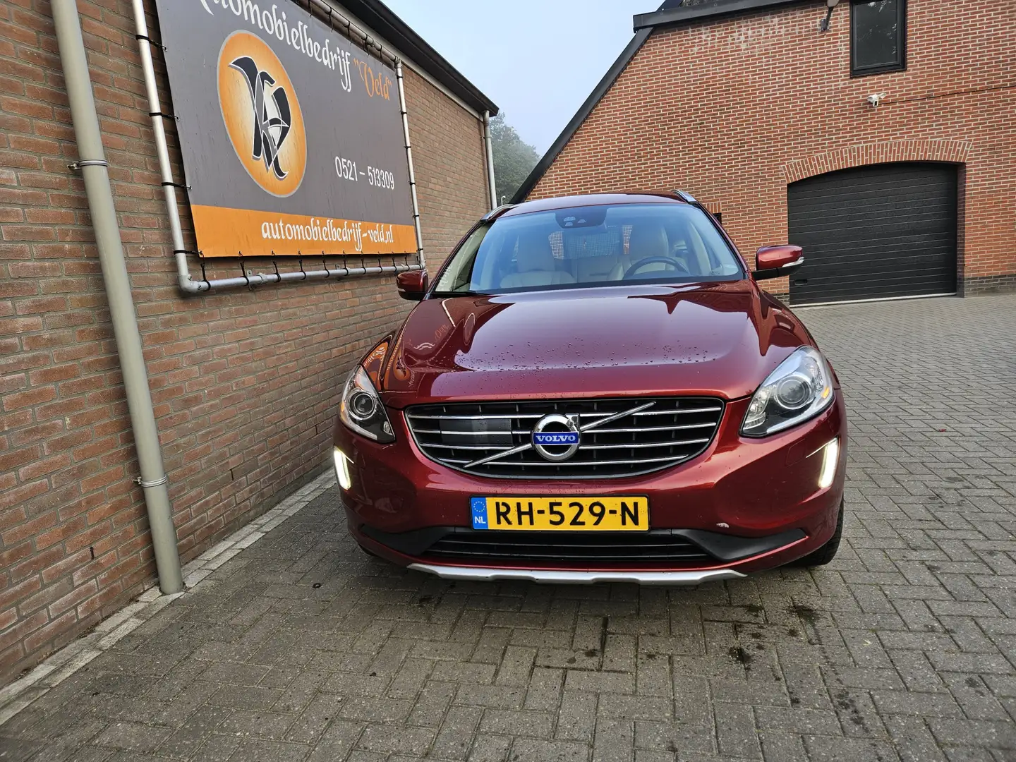 Volvo XC60 2.4 D5 Summum Rood - 2