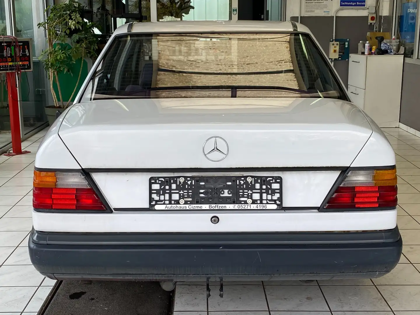 Mercedes-Benz E 200 E-200 W124 Oldtimer,  Allgemein Gute Zustand Bílá - 1
