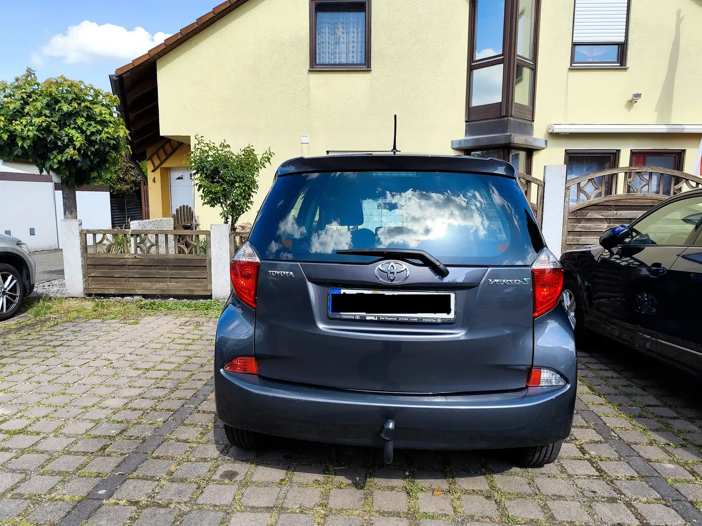 Toyota Verso-S Verso S 1.33 VVT-i Multidrive S Life Zwart - 2