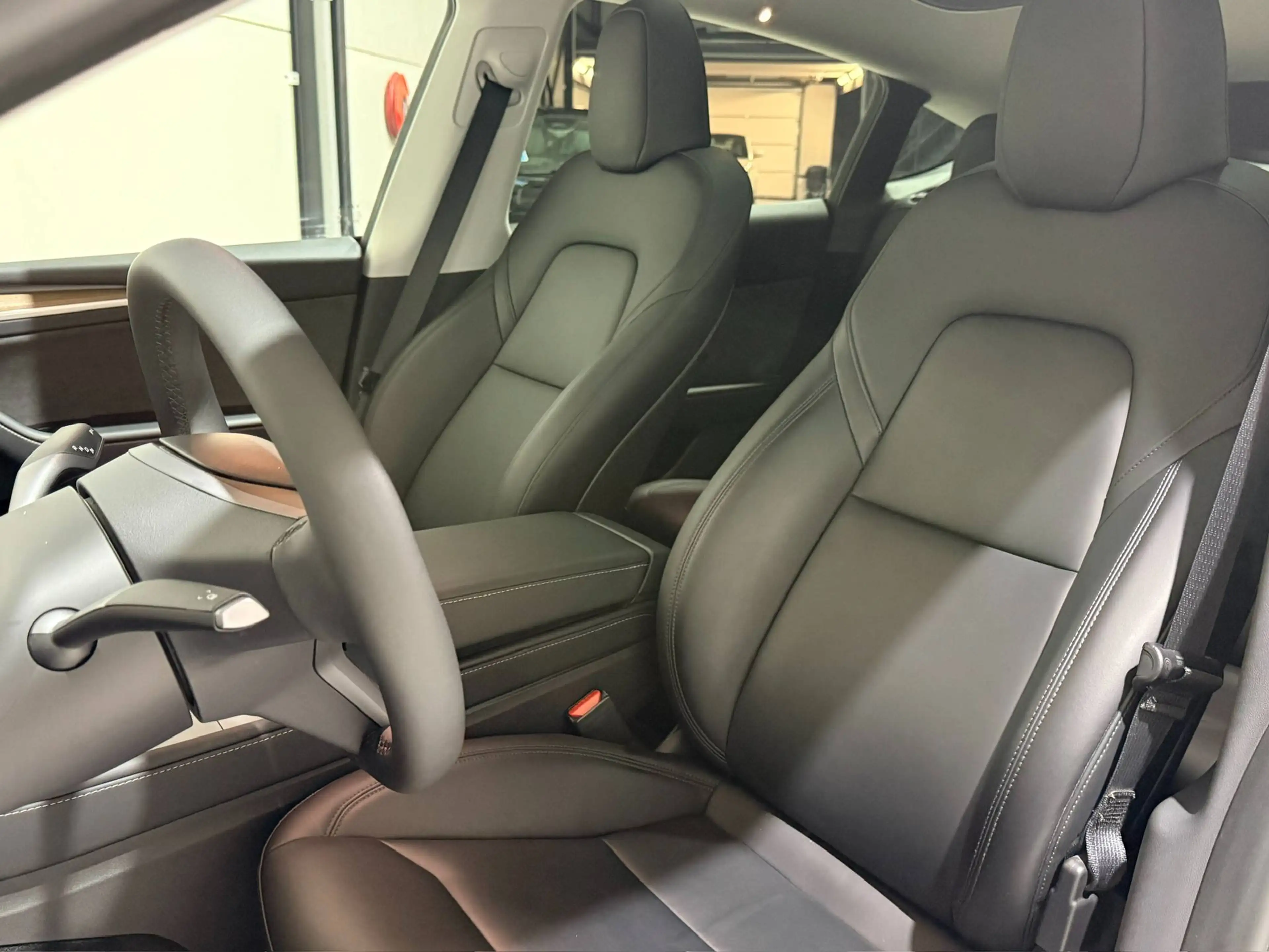 Tesla Model Y Model Y SR full Black! 320PK 29743,8 excl BTW — photo 4