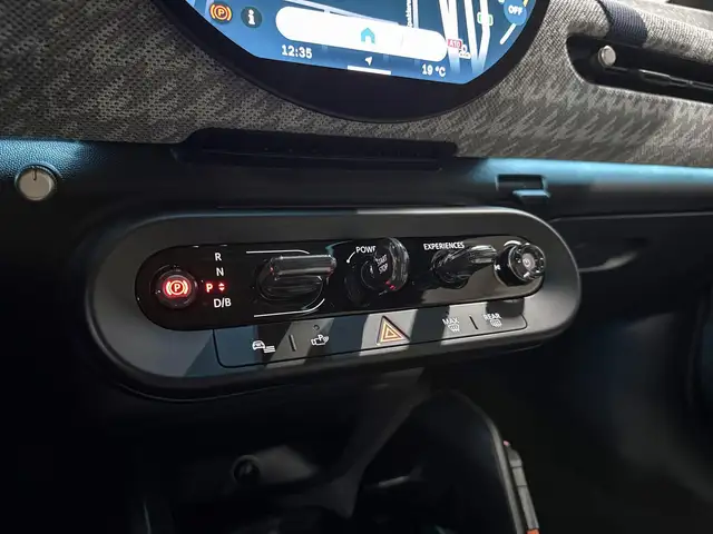 Mini Hatch view 14