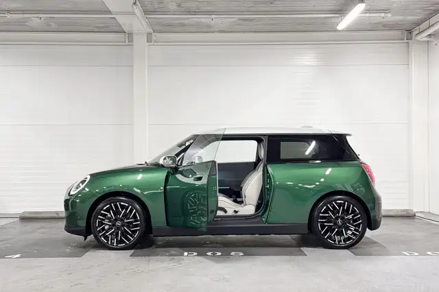 Mini Hatch view 3