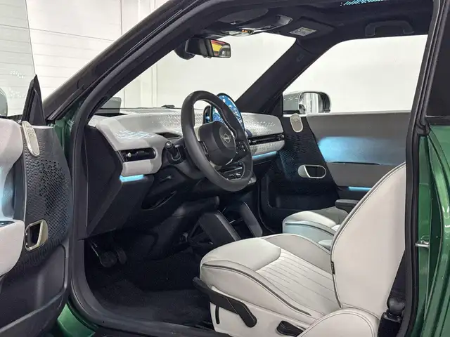 Mini Hatch view 8