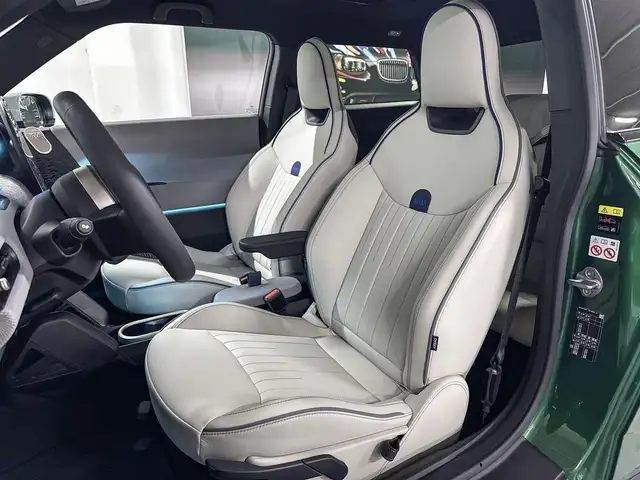 Mini Hatch view 9