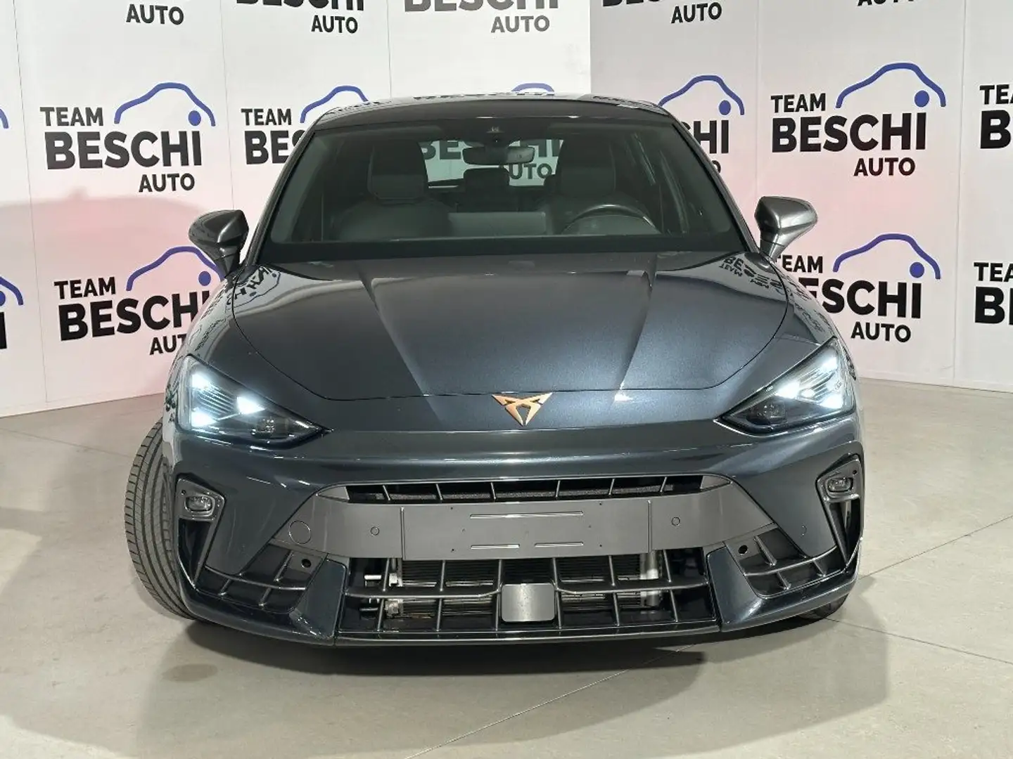 CUPRA Leon 1.5 e-TSI 150 CV DSG Grigio - 2