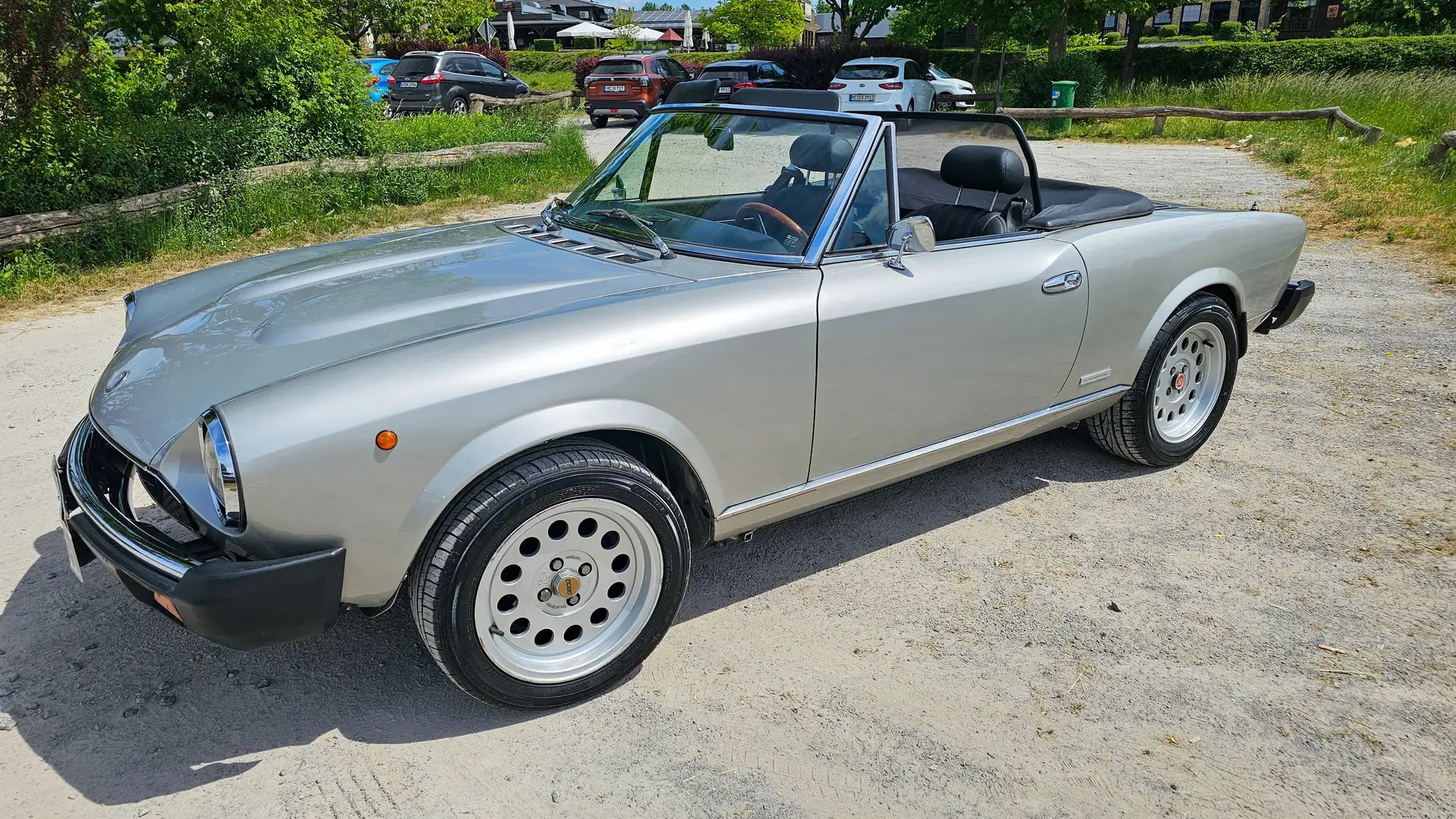 Fiat 124 Spider Pininfarina Срібний - 2