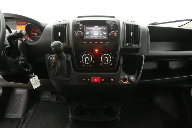 Opel Movano view 11