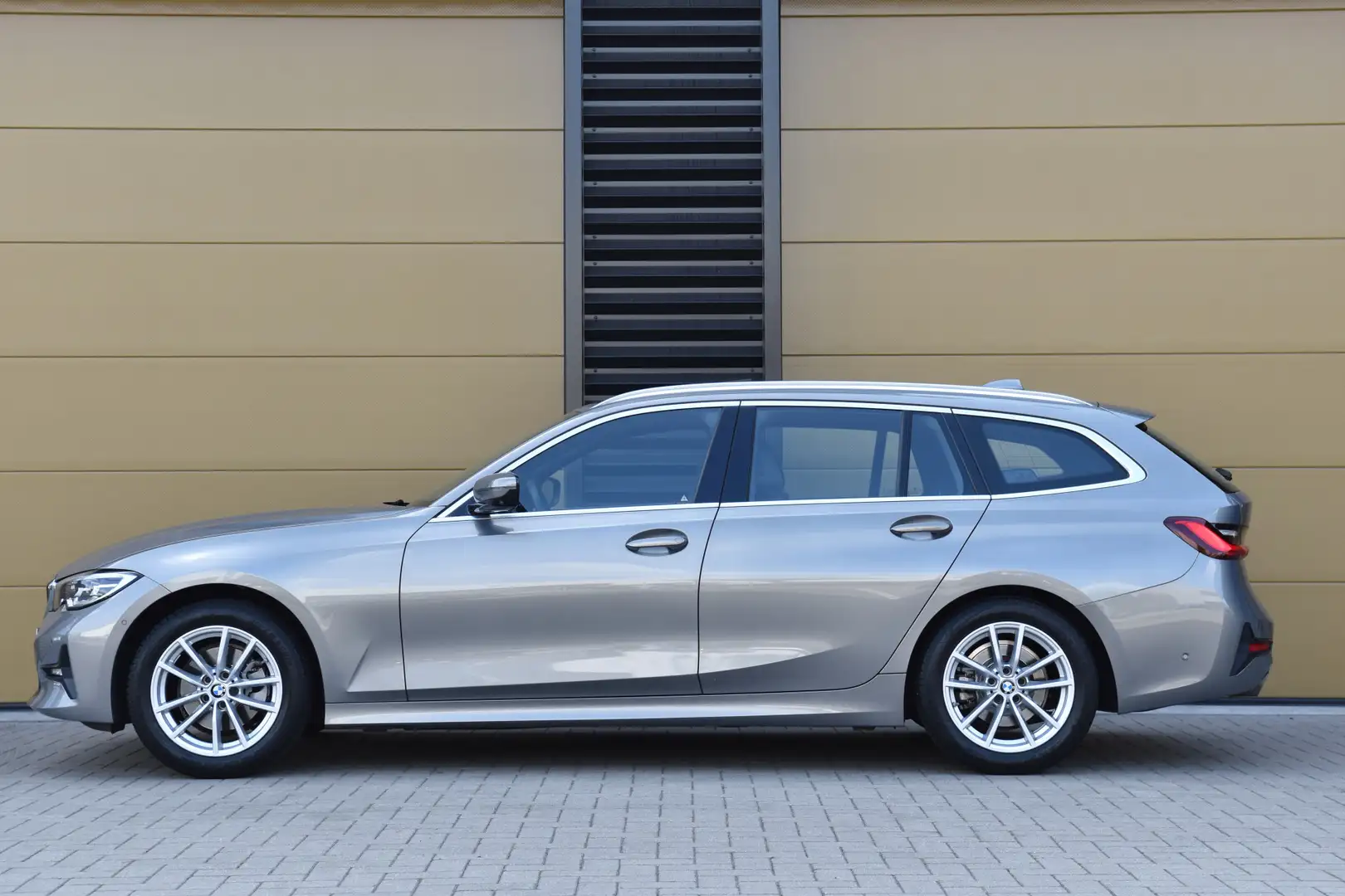 BMW 320 3-serie Touring 320i High Executive Edition * Spor Gris - 2