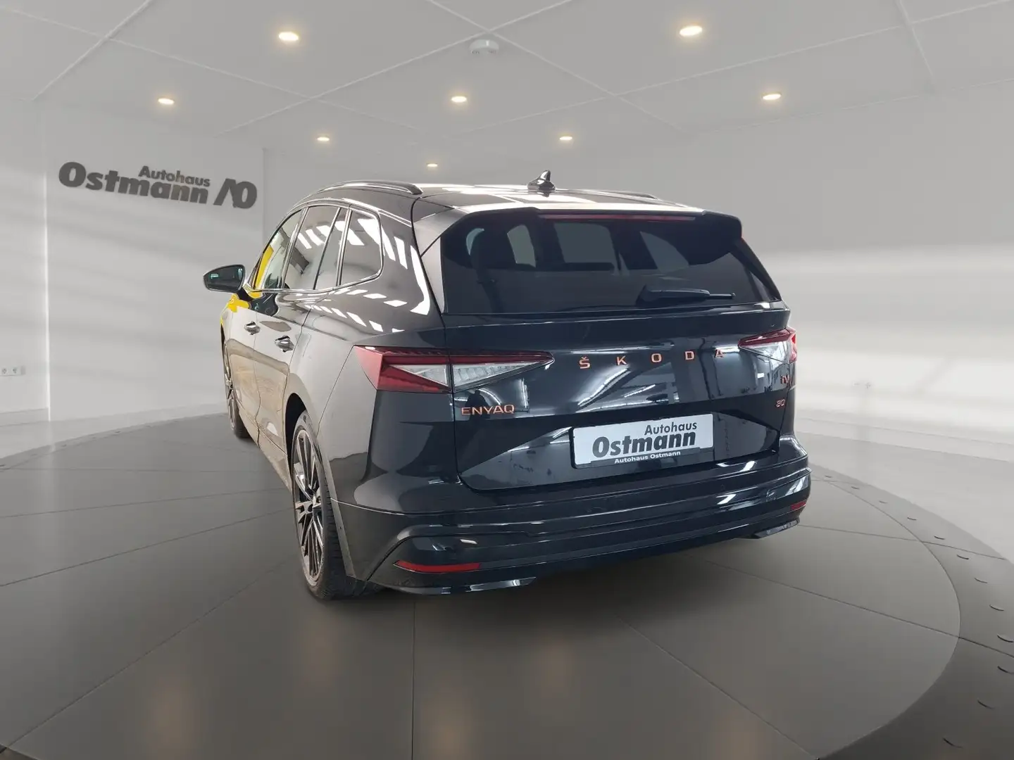 Skoda Enyaq 80 ecoSuite 360 4xSHZ ACC HUD LED Pano Schwarz - 2