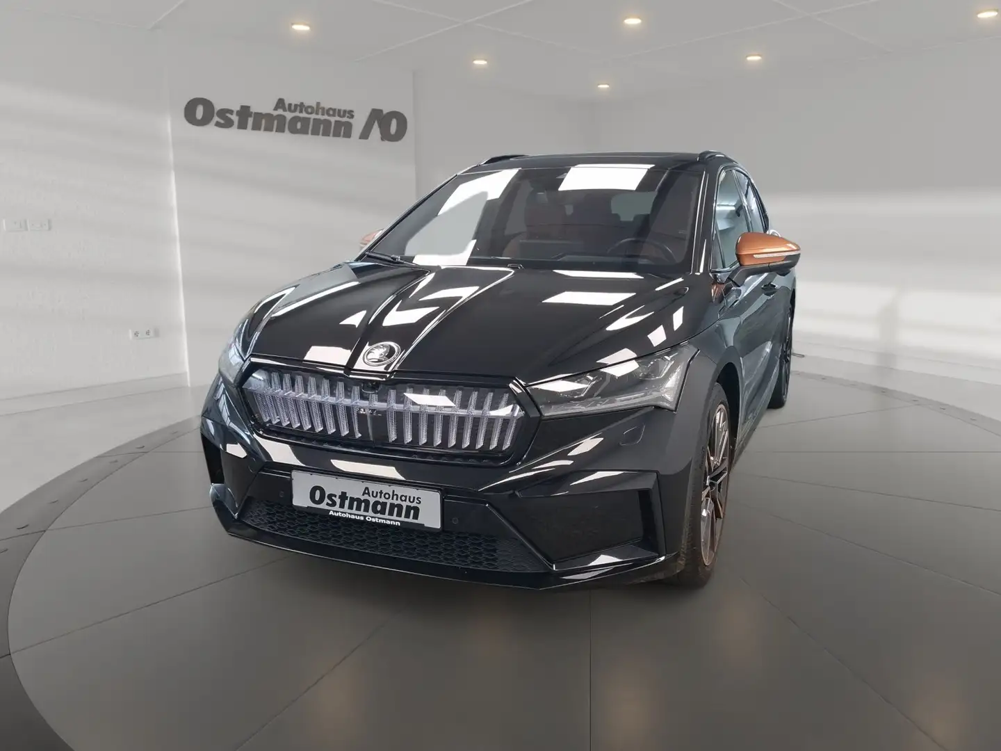 Skoda Enyaq 80 ecoSuite 360 4xSHZ ACC HUD LED Pano Schwarz - 1