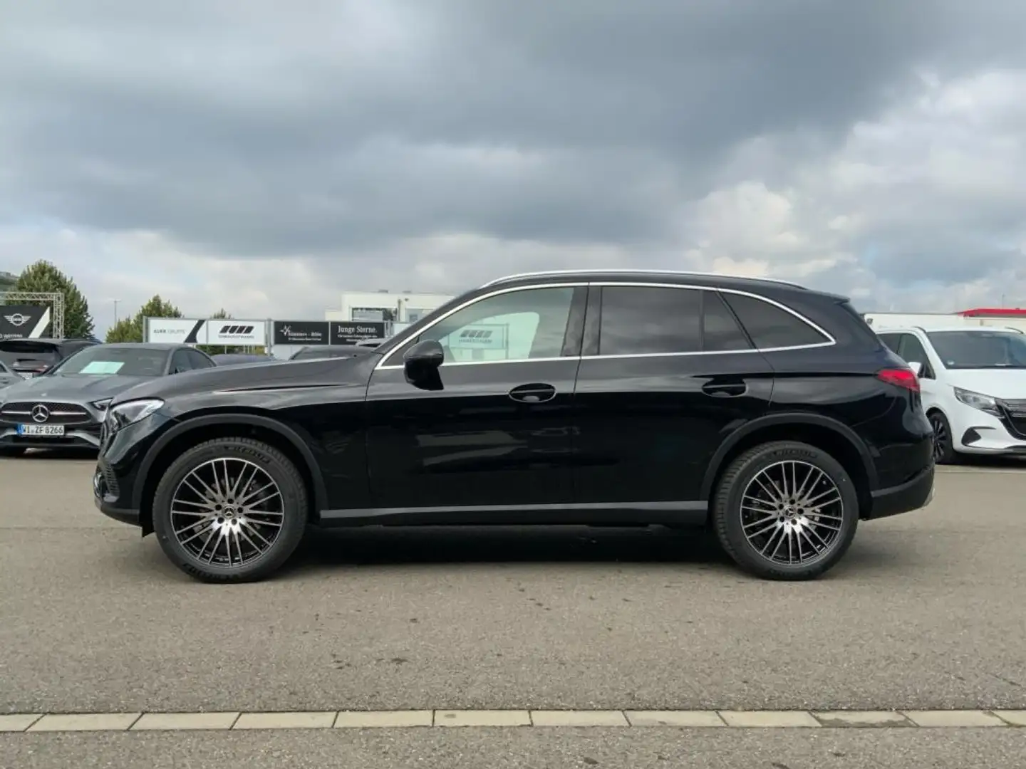 Mercedes-Benz GLC 300 4M AVANTGARDE+AMBIENTE+DISTRO+MEMORY+AHK Schwarz - 2