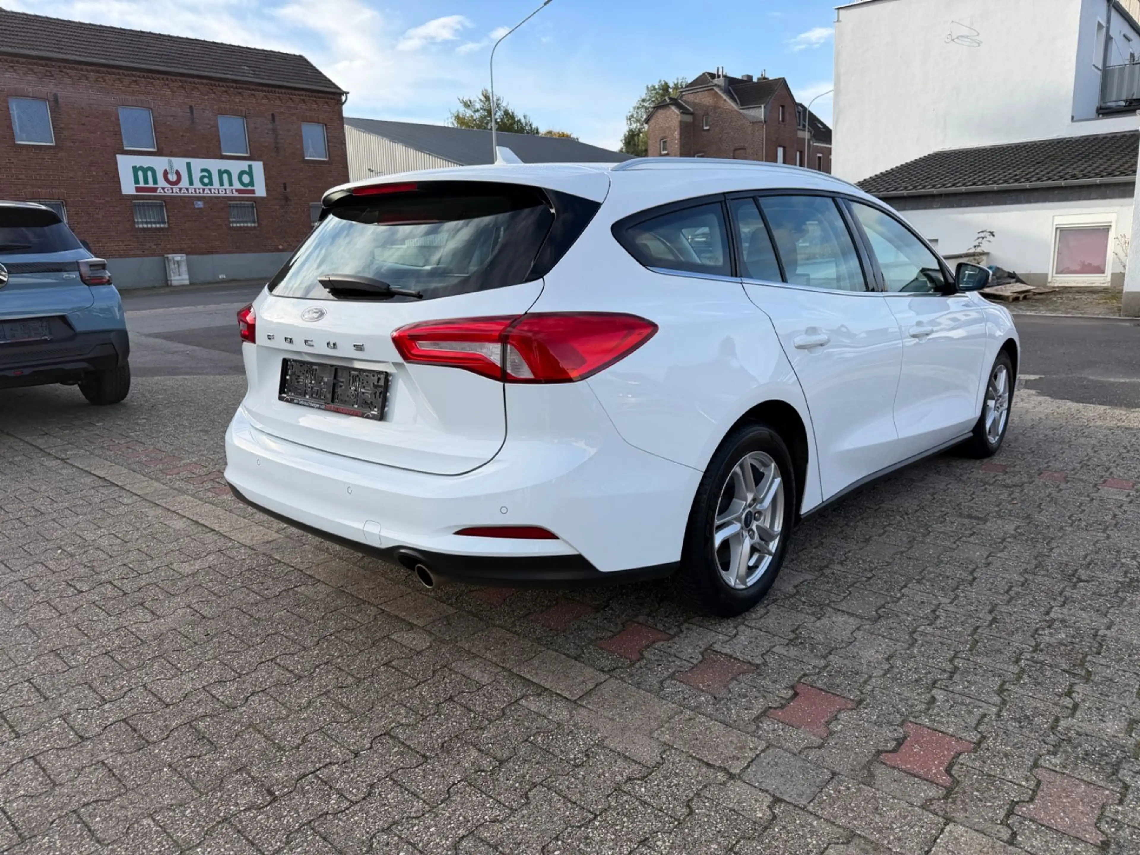 Ford Focus Cool & Connect AUTOMATIK NAVI LED PDC — photo 5