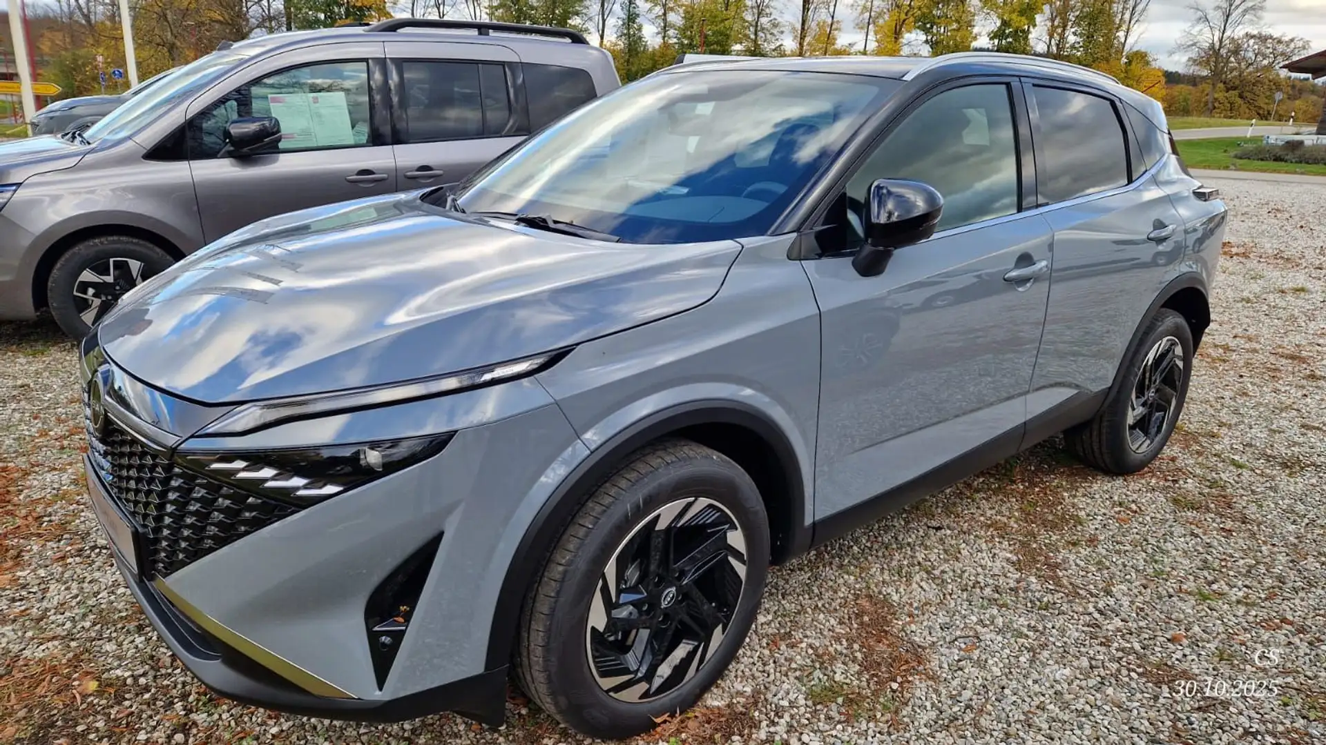 Nissan Qashqai 1.3 DIG-T Mild-Hybrid AT - N-Connecta WP Grau - 1