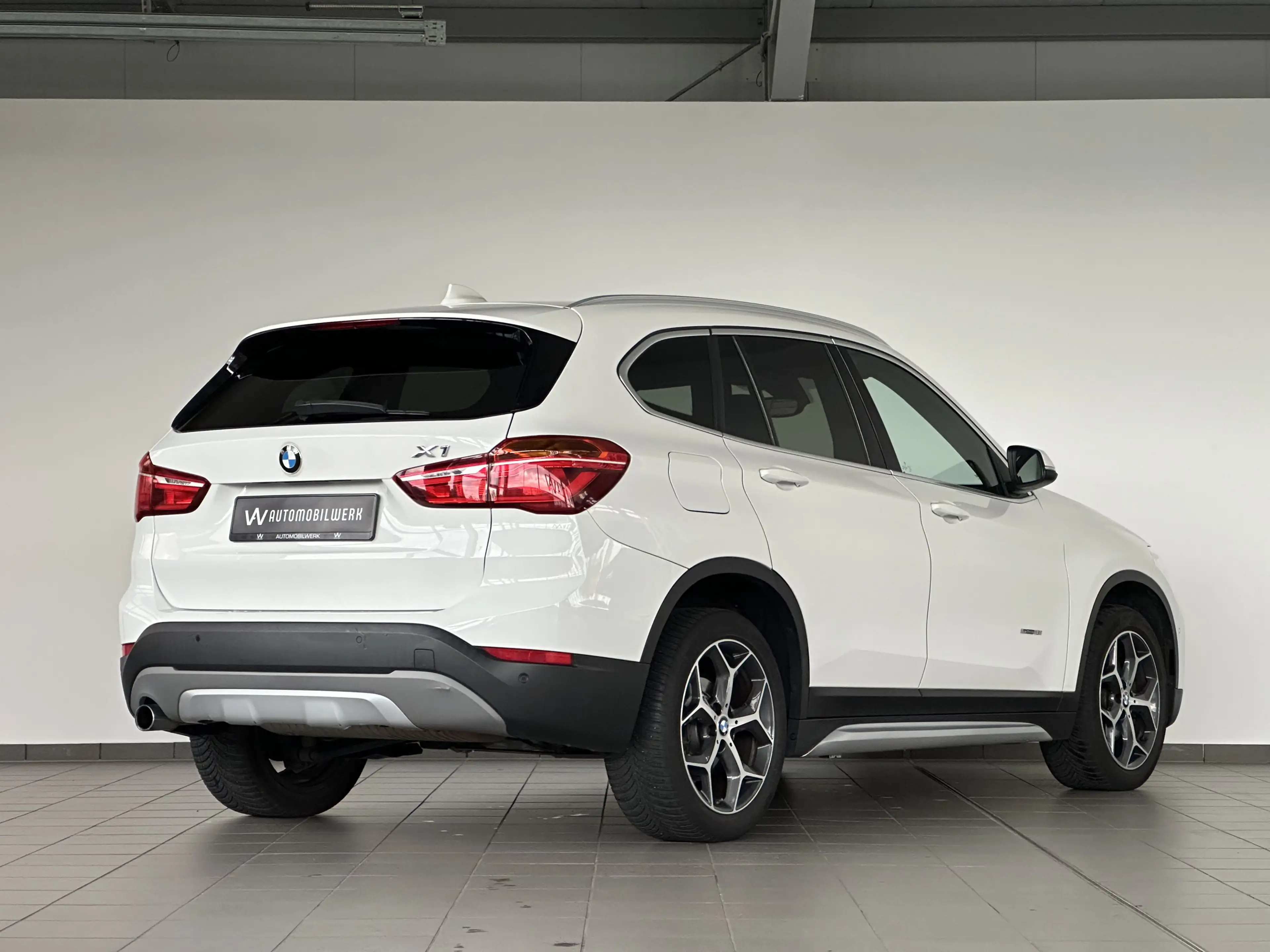 BMW X1 sDrive18i xLINE* LED* NAVI* PDC* SHZ* 18* LENKH — photo 4