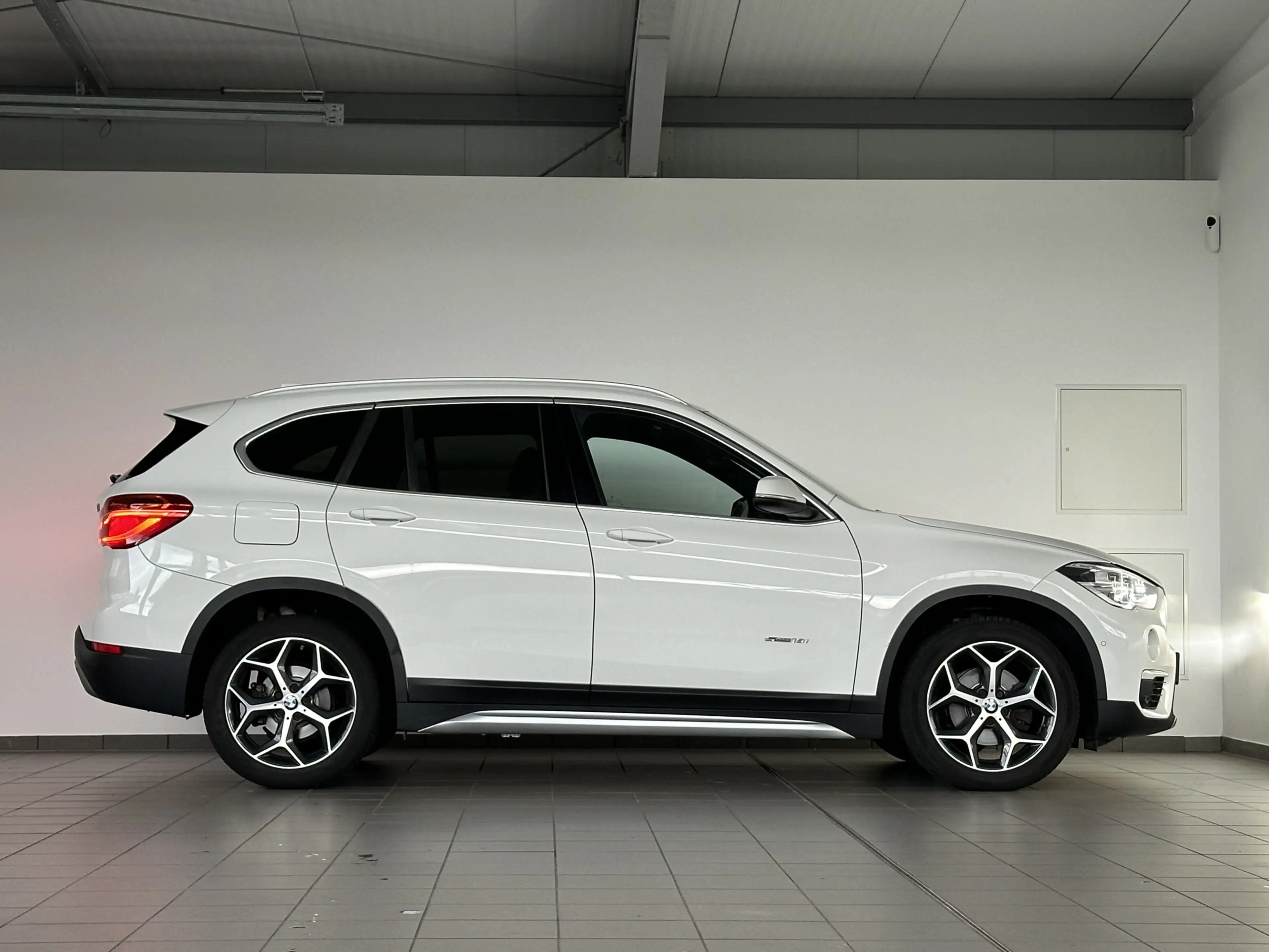 BMW X1 sDrive18i xLINE* LED* NAVI* PDC* SHZ* 18* LENKH — photo 7