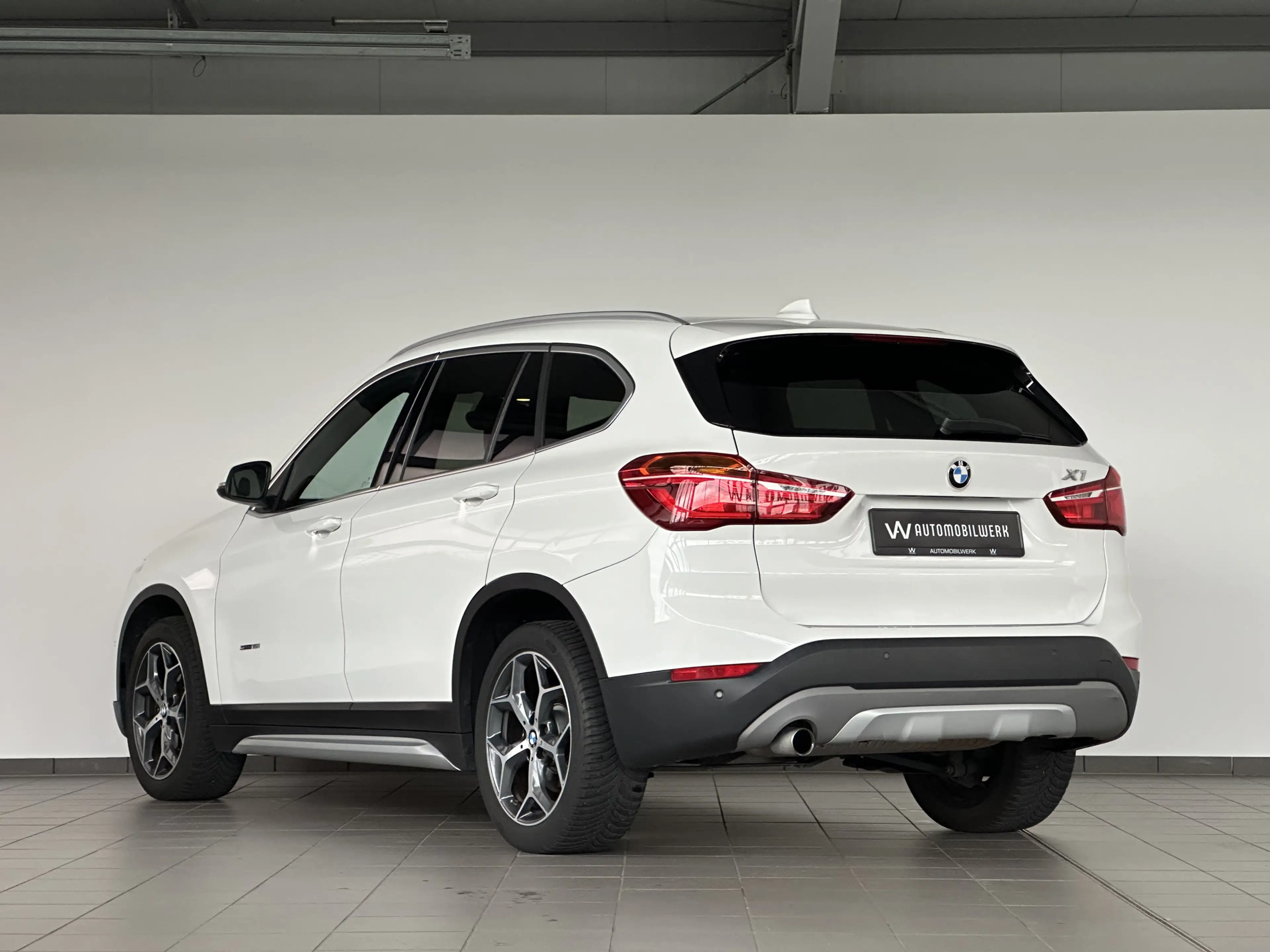 BMW X1 sDrive18i xLINE* LED* NAVI* PDC* SHZ* 18* LENKH — photo 6
