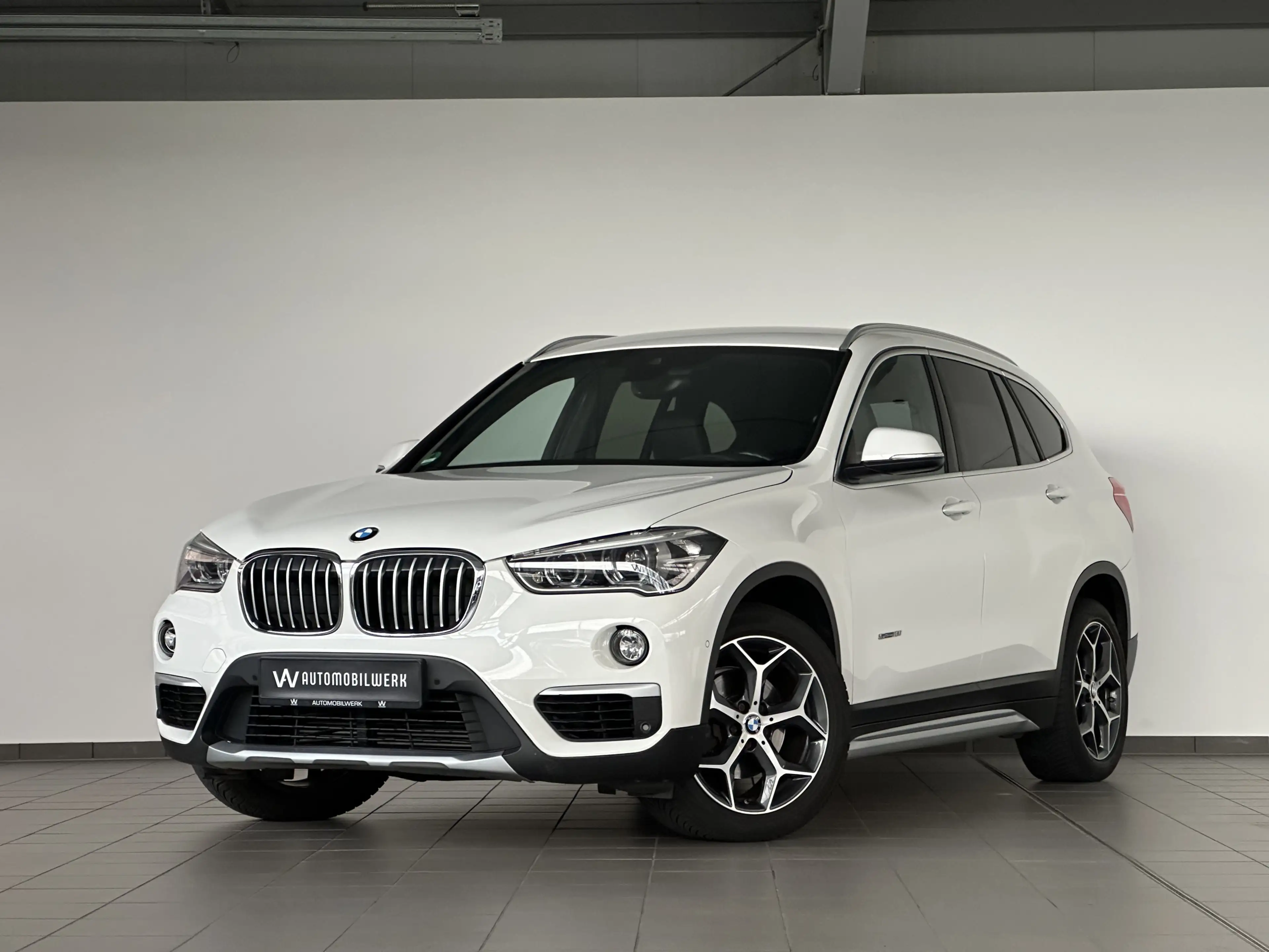 BMW X1 sDrive18i xLINE* LED* NAVI* PDC* SHZ* 18* LENKH