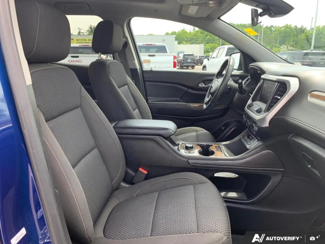 GMC Acadia снимка GMC Acadia