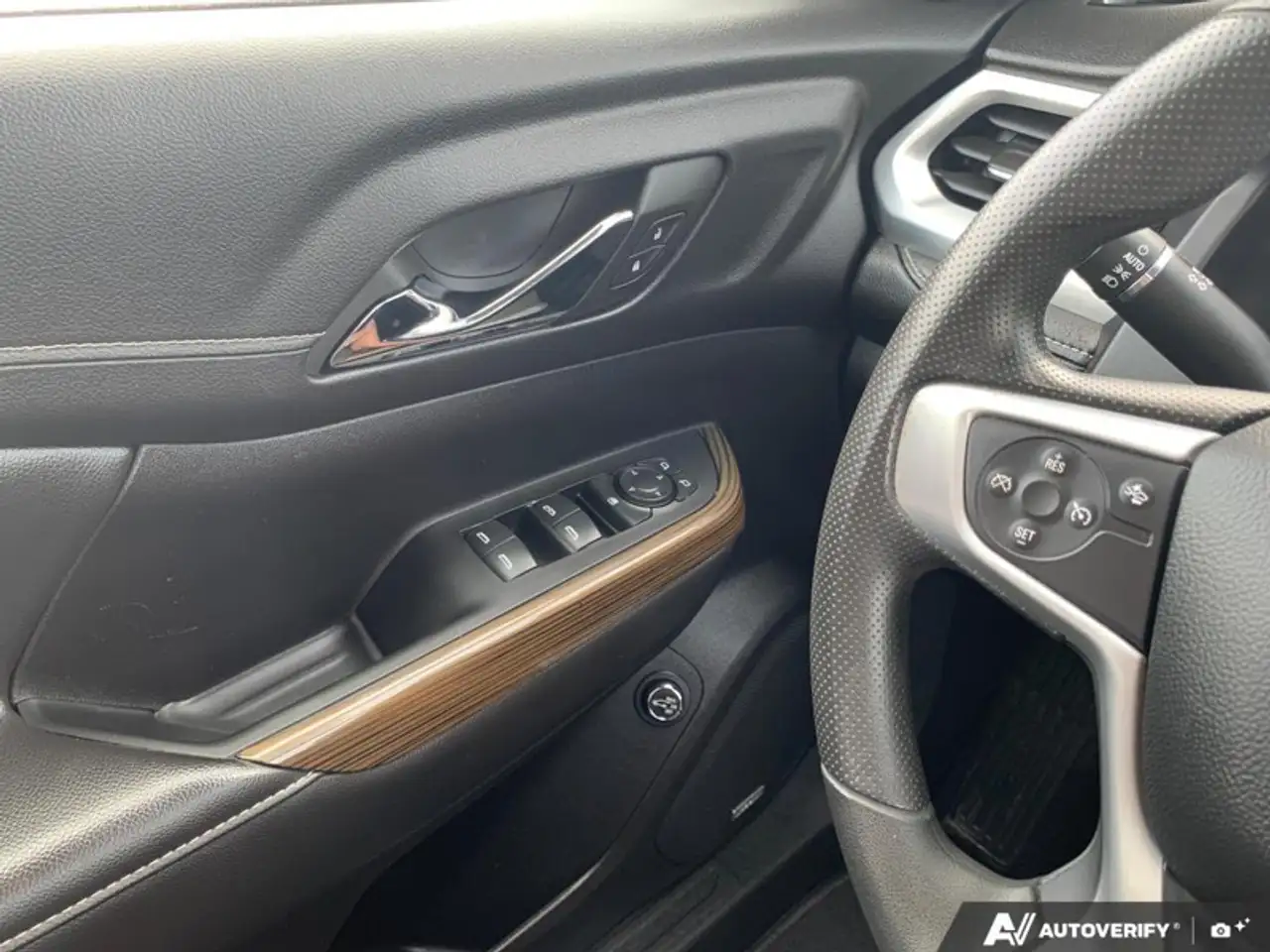 GMC Acadia снимка GMC Acadia