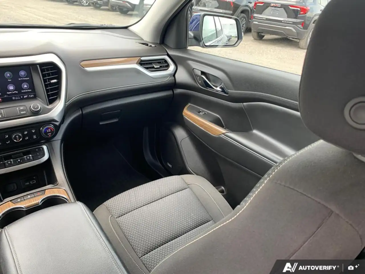 GMC Acadia снимка GMC Acadia