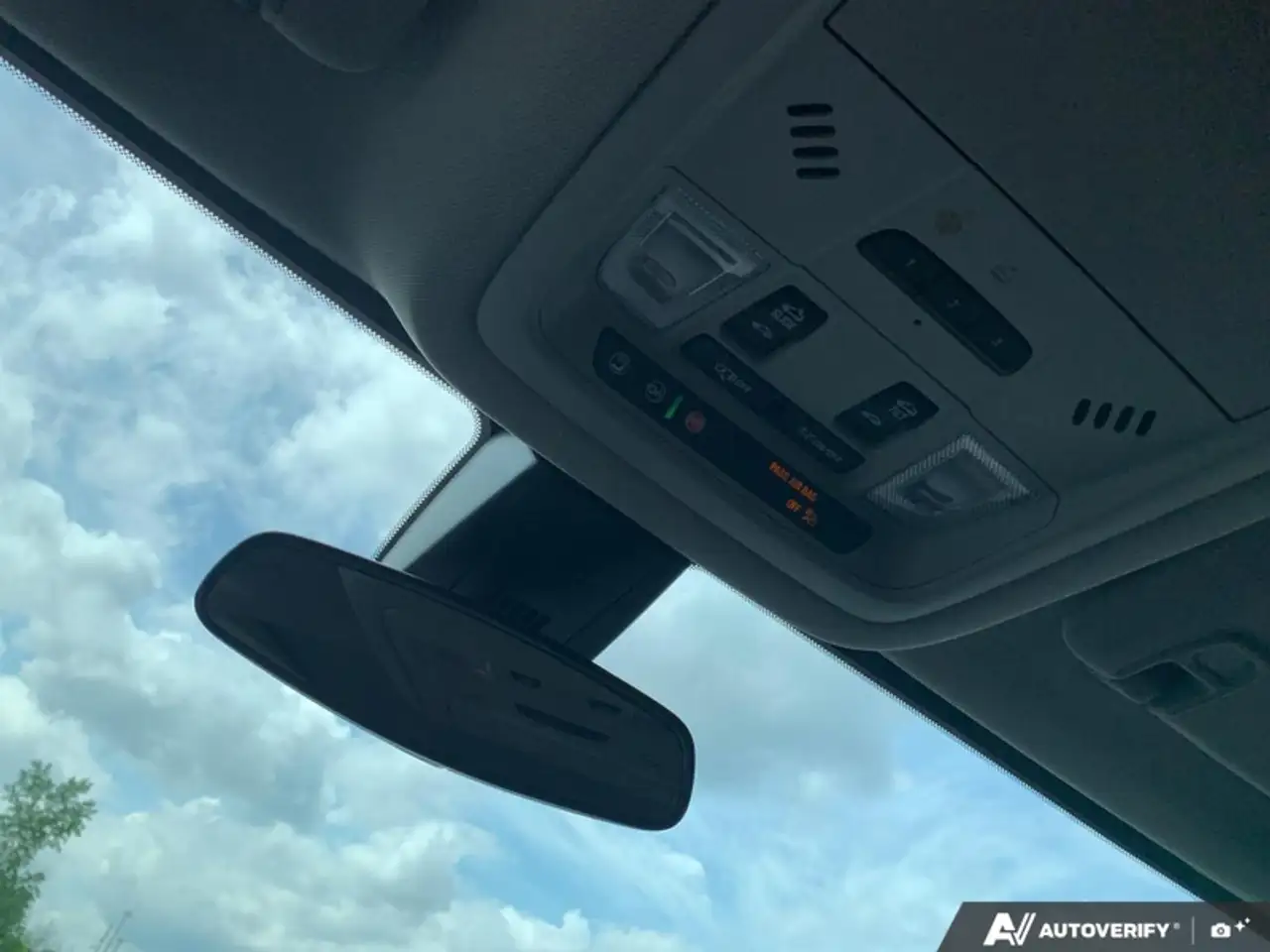 GMC Acadia снимка GMC Acadia