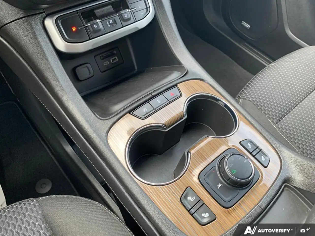 GMC Acadia снимка GMC Acadia