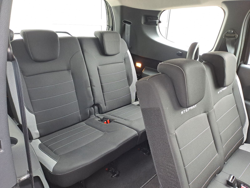 Dacia Lodgy TCe 115 Stepway (7 Sitze, AHZV, 1. Hand) — photo 14