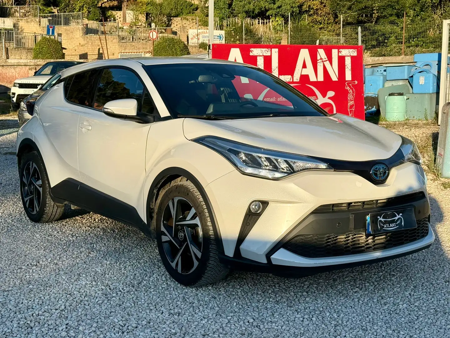 Toyota C-HR 2.0h Trend e-cvt Blanc - 1