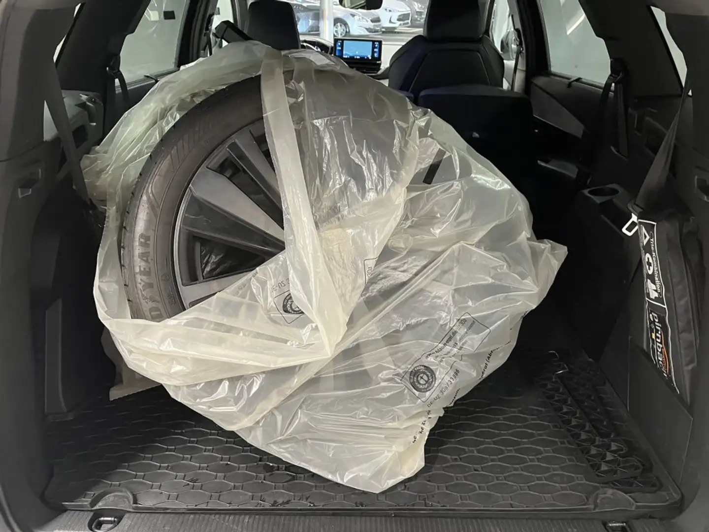 Peugeot 5008 GT BHDI130 EAT8 Grau - 2