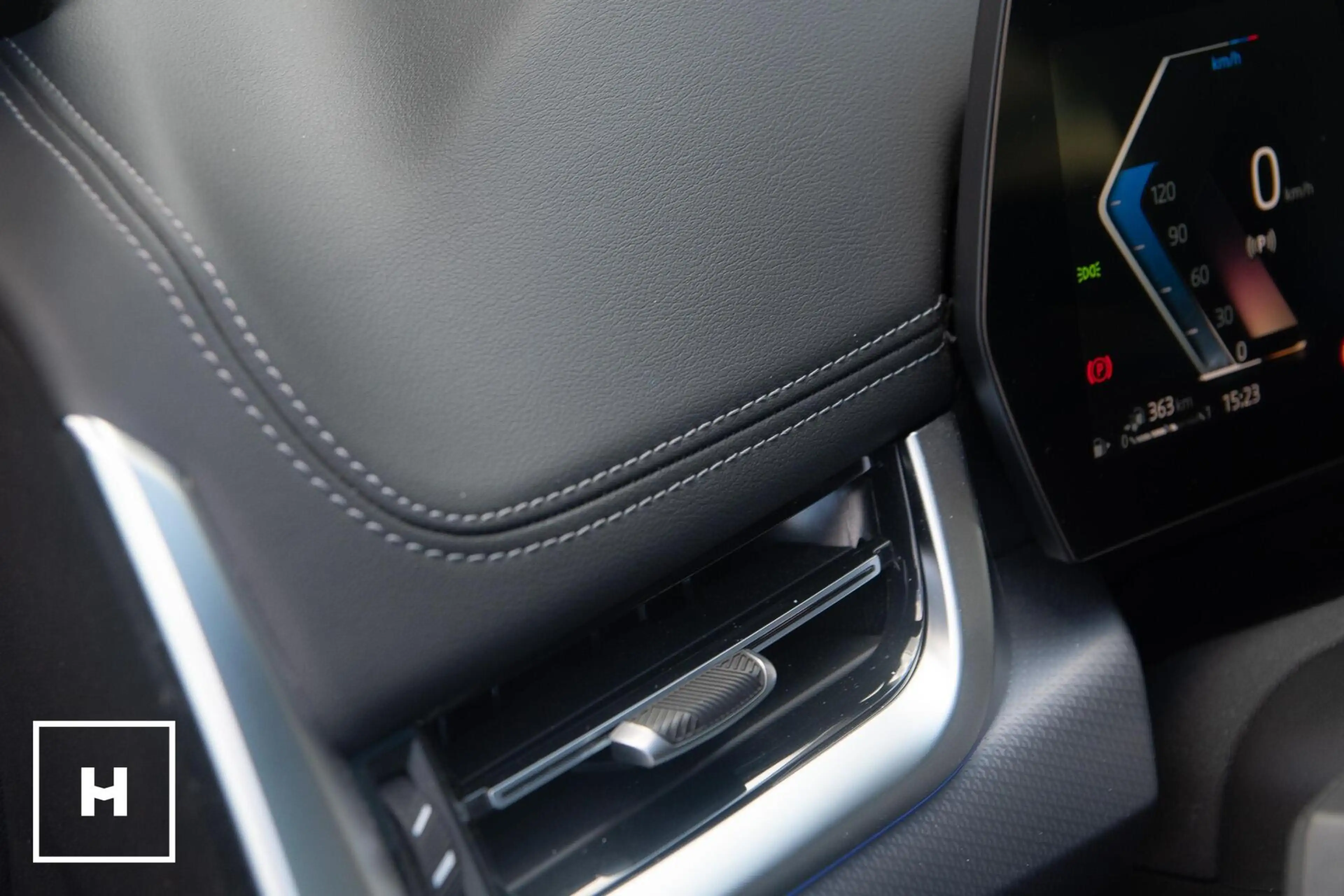 BMW 225 2-serie Active Tourer 225e xDrive M-Sport | Pano | — photo 30