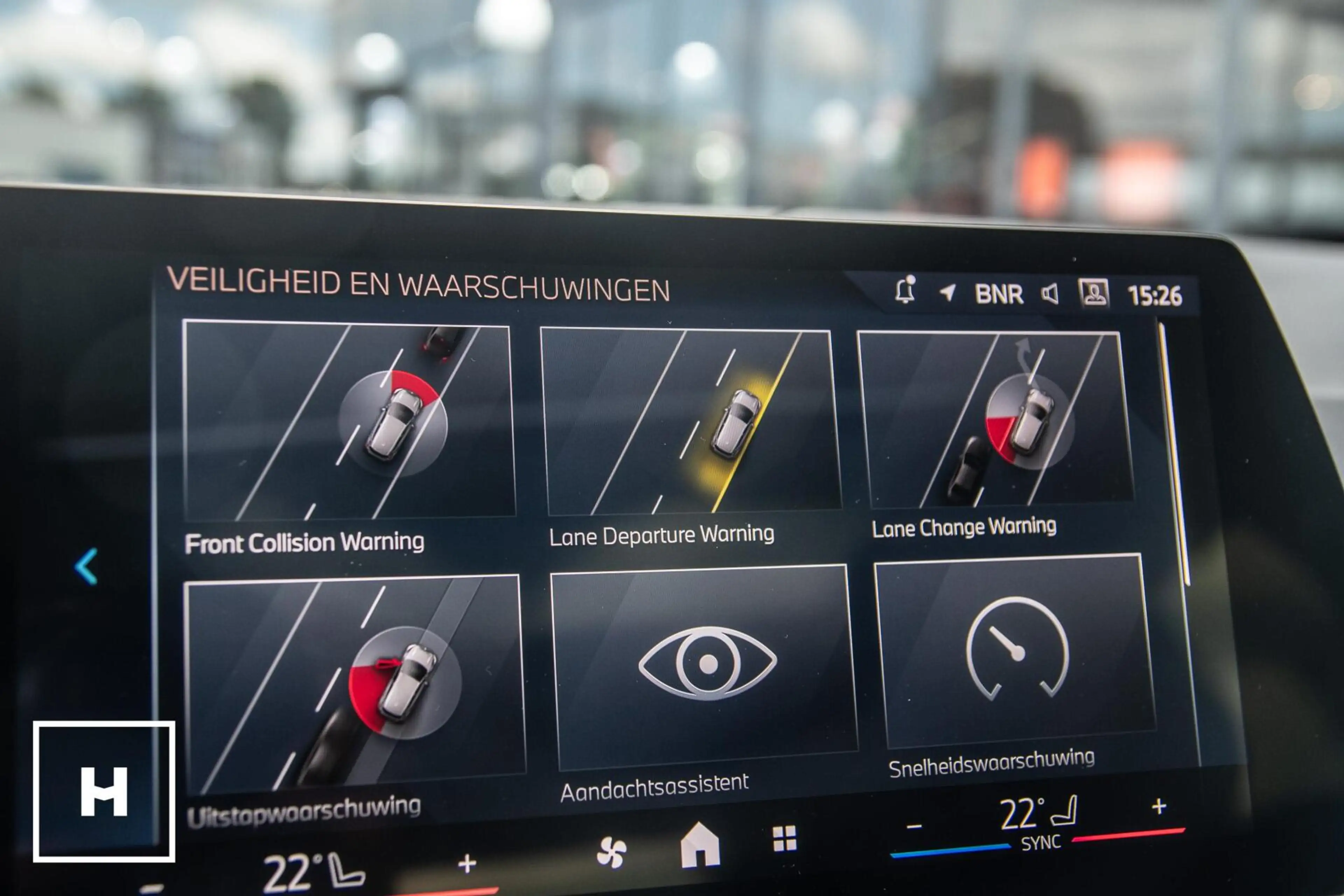 BMW 225 2-serie Active Tourer 225e xDrive M-Sport | Pano | — photo 19