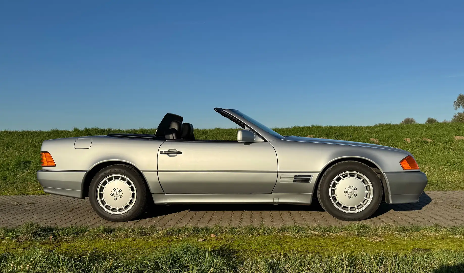Mercedes-Benz SL 300 Silber - 1